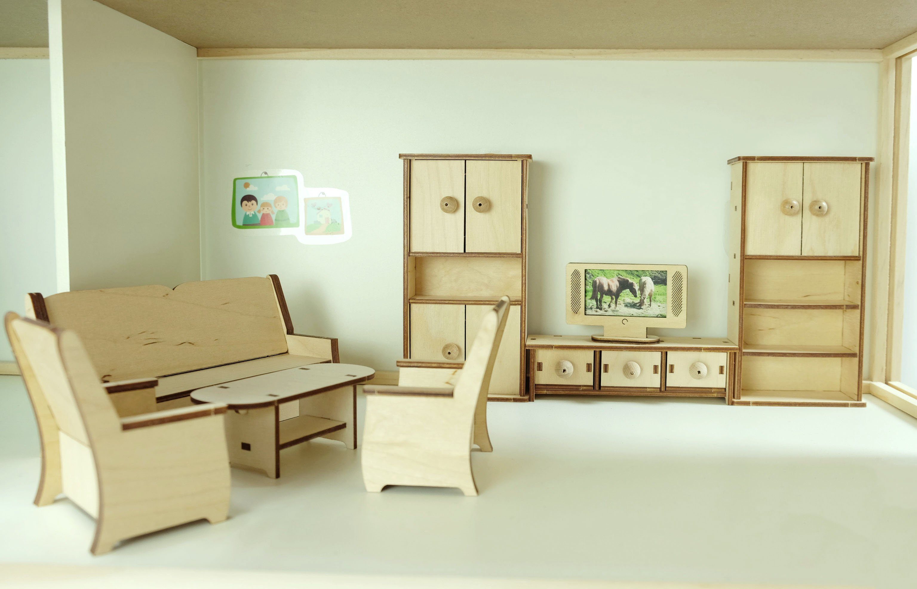 aus in Möbel Fernseher, bemalbar Holz, Made DeColibri Puppenhausmöbel Holz, fertig Puppenhaus montiert Germany,