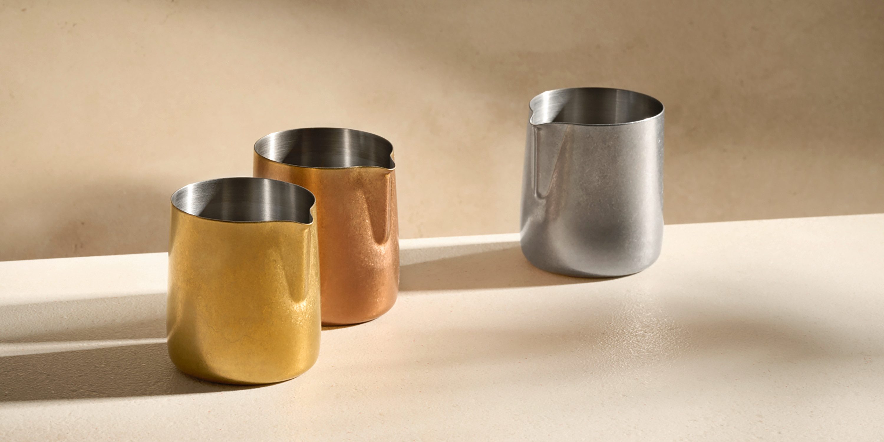 APS Milchkännchen Gießer "FLOW", 150 ml, Ø 6 cm, Höhe 6,5 cm, 0,15 l, (1-St), gebürsteter Edelstahl 18/8, PVD-beschichtet, Vintage-Look