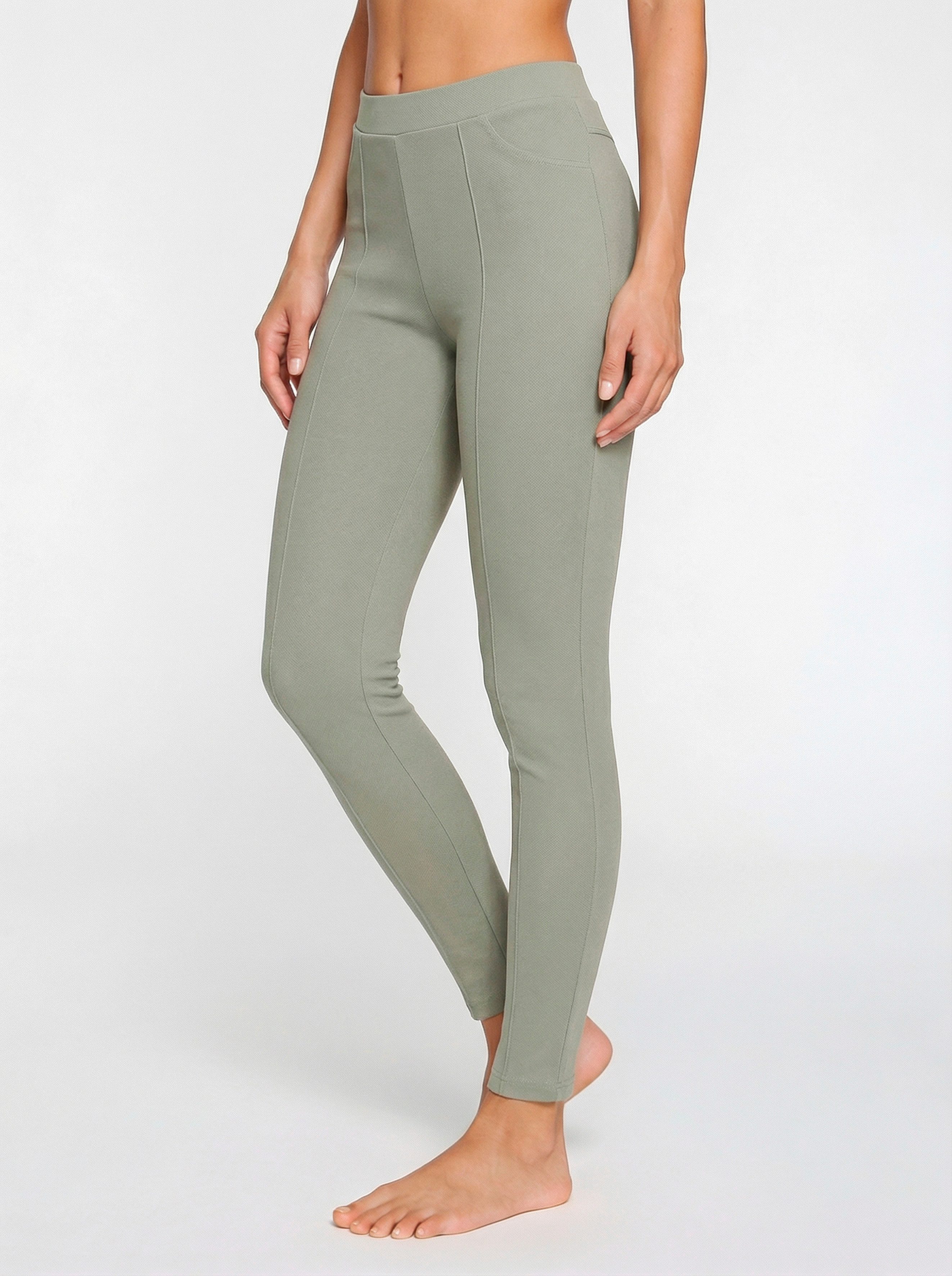 LASCANA Leggings Jeggings mit kleiner Biese vorne am Bein. € 49,99