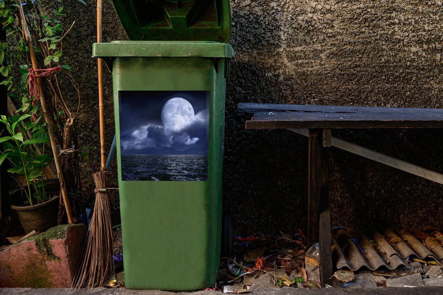 MuchoWow Wandsticker Mond - Meer St), Sticker, Horizont (1 Abfalbehälter Mülleimer-aufkleber, - Mülltonne, Container
