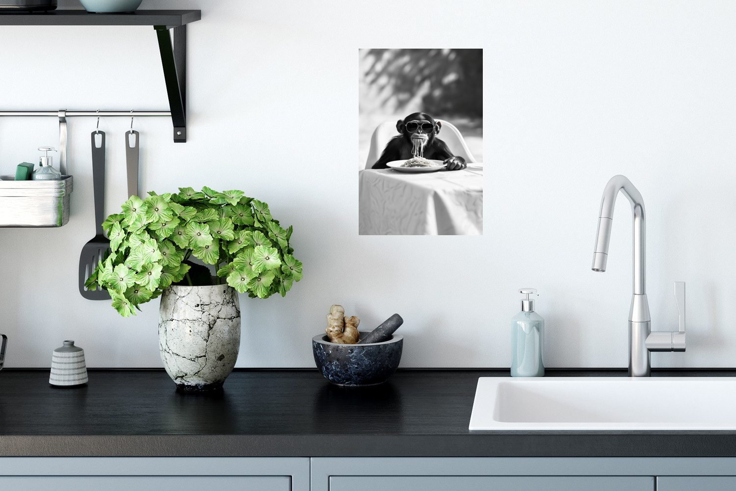 MuchoWow Wandsticker Affe - Spaghetti - Sonnenbrille - Schwarz und weiß - Cool - Tier (1 St), Wandaufkleber, Selbstklebend, Wohnzimmer, 20x30 cm