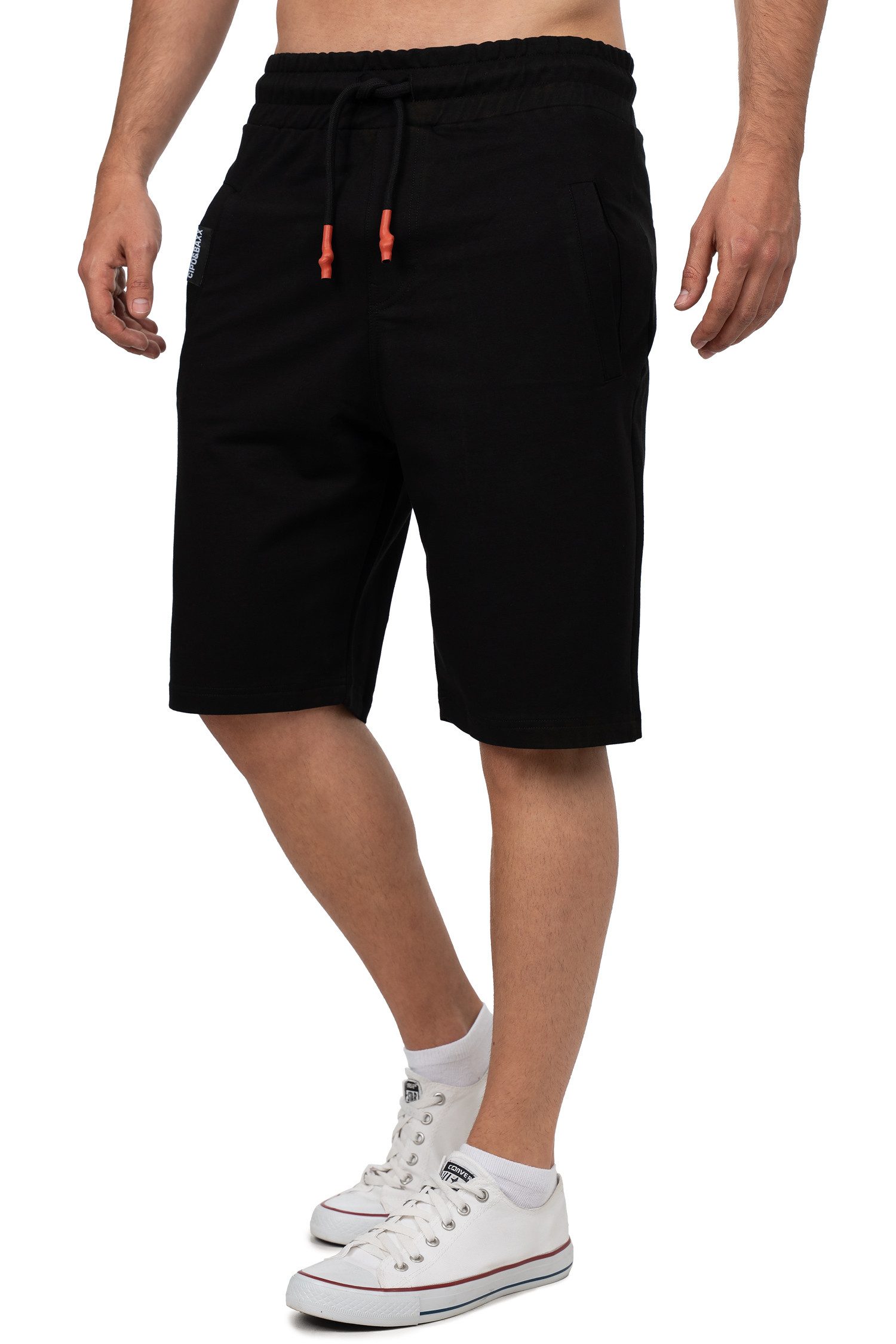Cipo & Baxx Sweatshorts Herren Regular Fit Capri Hose Mid Waist BA-CK271 Kordelzug mit farblichen Akzenten