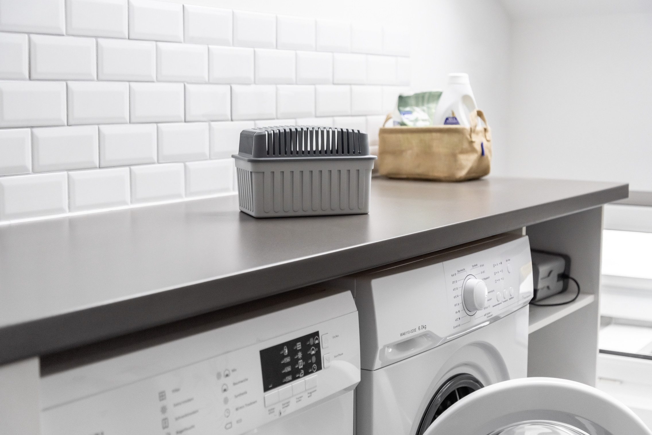 WENKO Luftentfeuchter Grau 1 KG, für 80 m³ Räume, für Räume bis 80 m³, entfeuchtet geräuschlos und ohne Strom