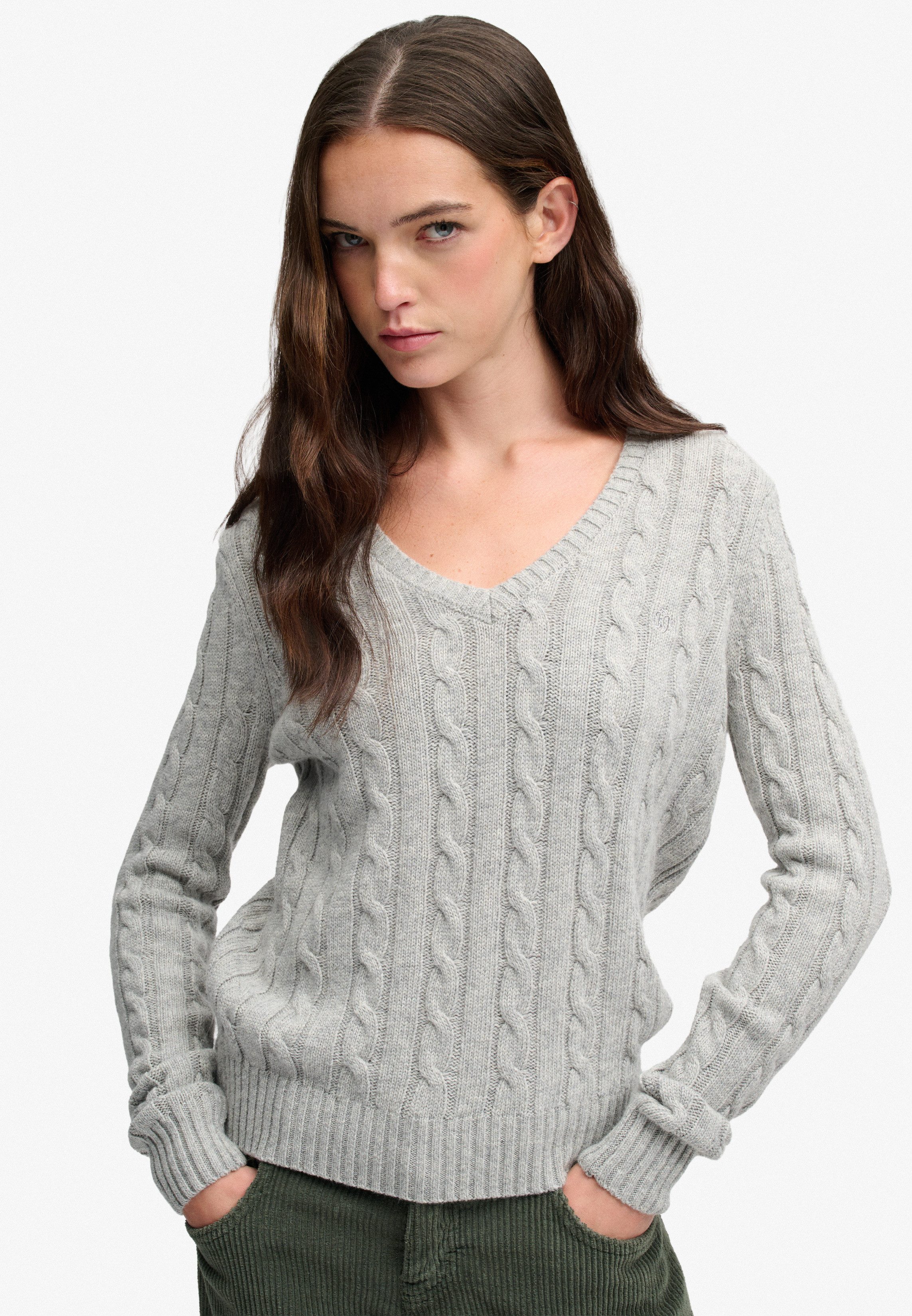 Superdry V-Ausschnitt-Pullover WOOL BLEND CABLE V NECK Materialmix, hochwertig mit Woll-Anteil