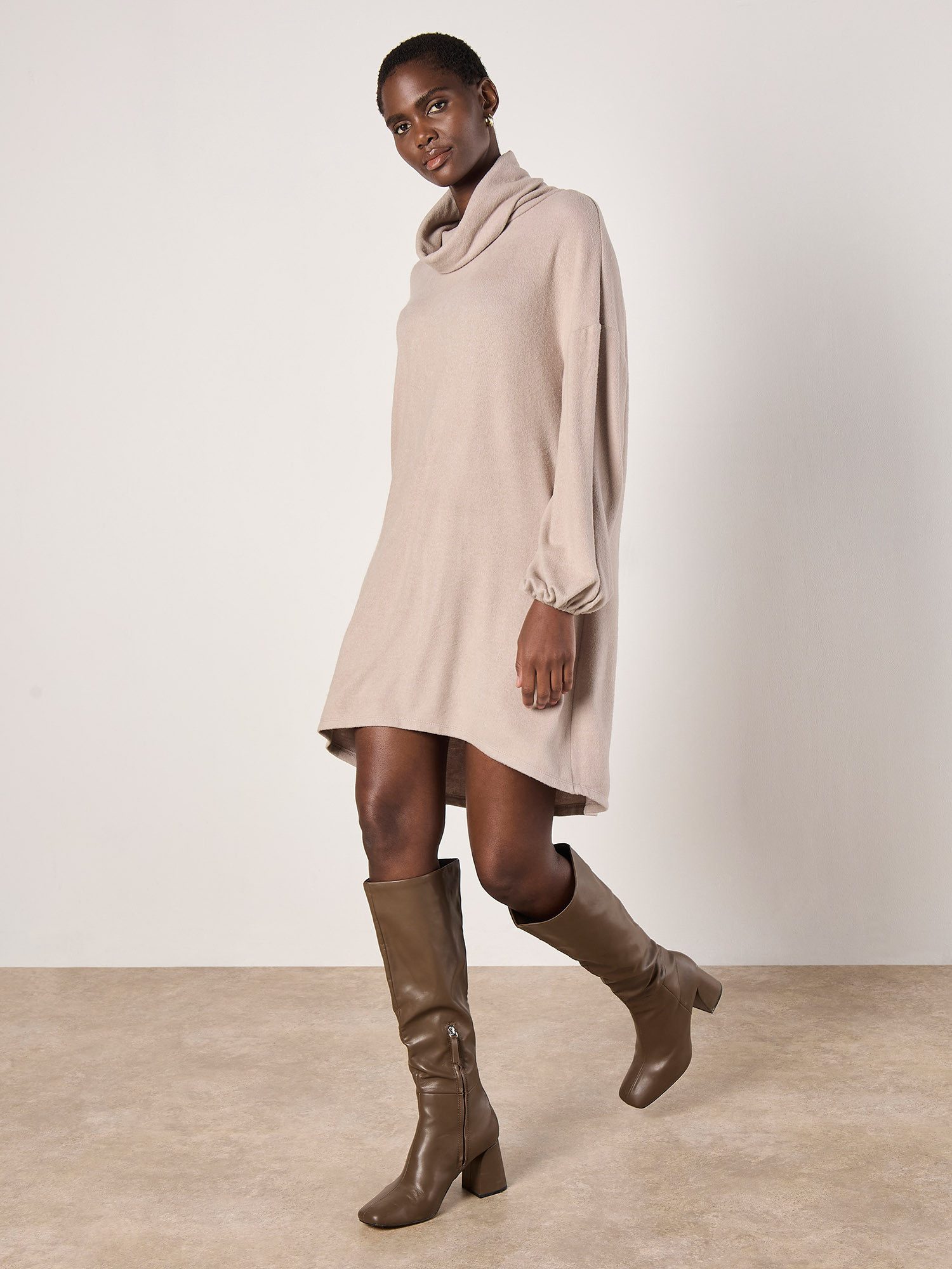 Apricot Strickkleid Weiches Minikleid aus Strick mit Rollkragen günstig online kaufen