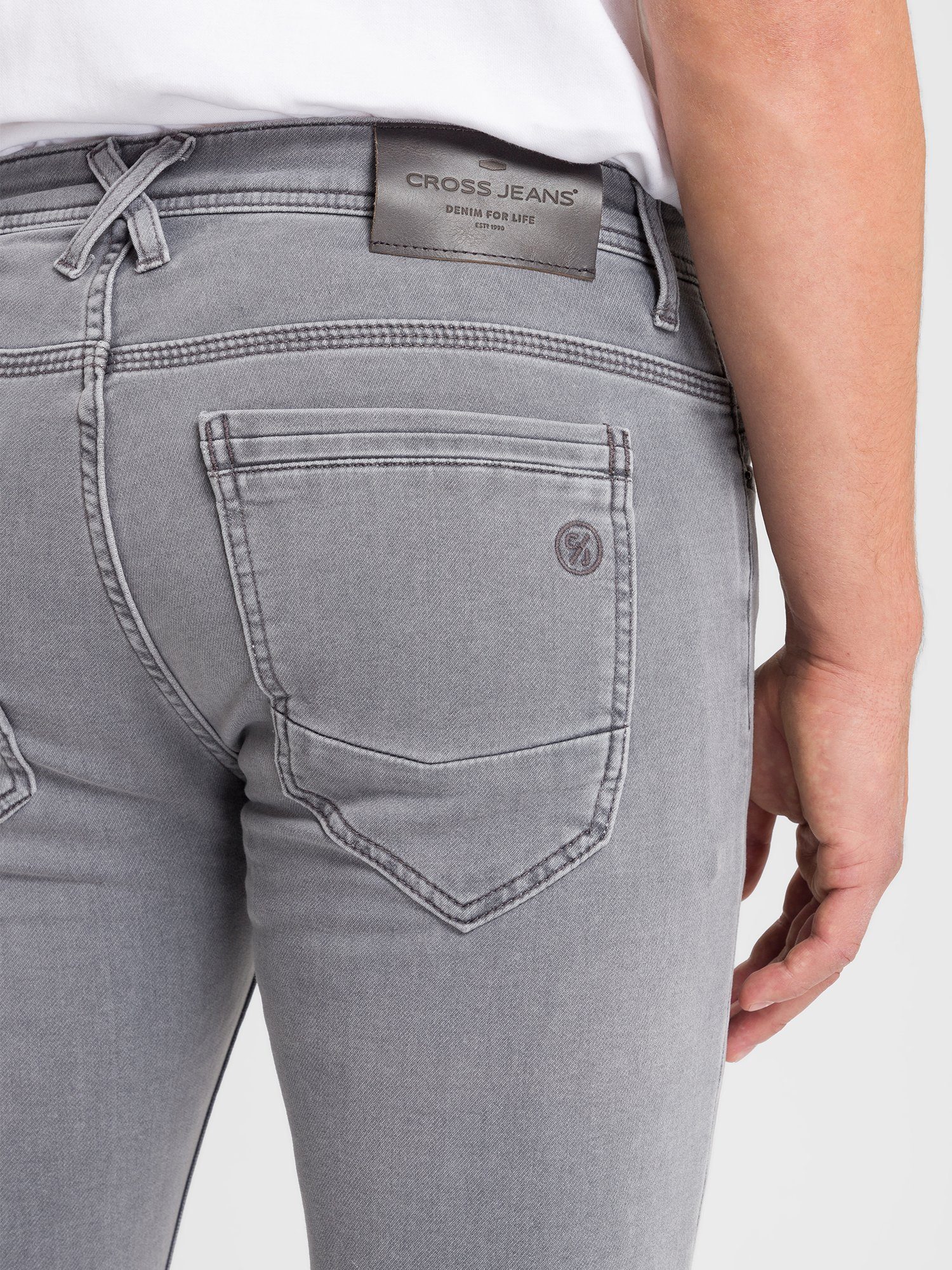 Slim-fit-Jeans JEANS® CROSS 197 E
