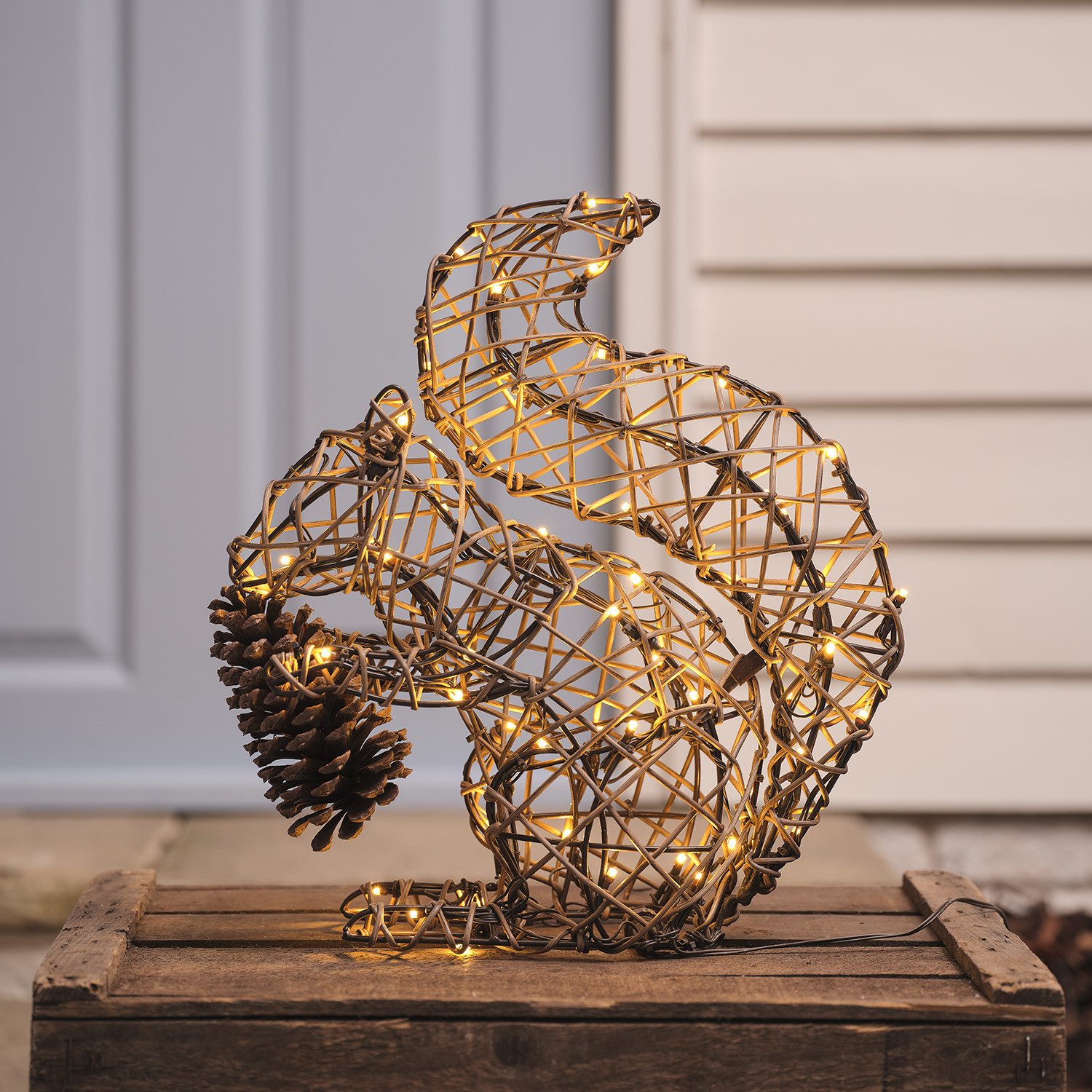 Lights4fun LED-Dekofigur Sherwood Rattan LED-Gartenfigur Eichhörnchen mit 60 LEDs und Timer