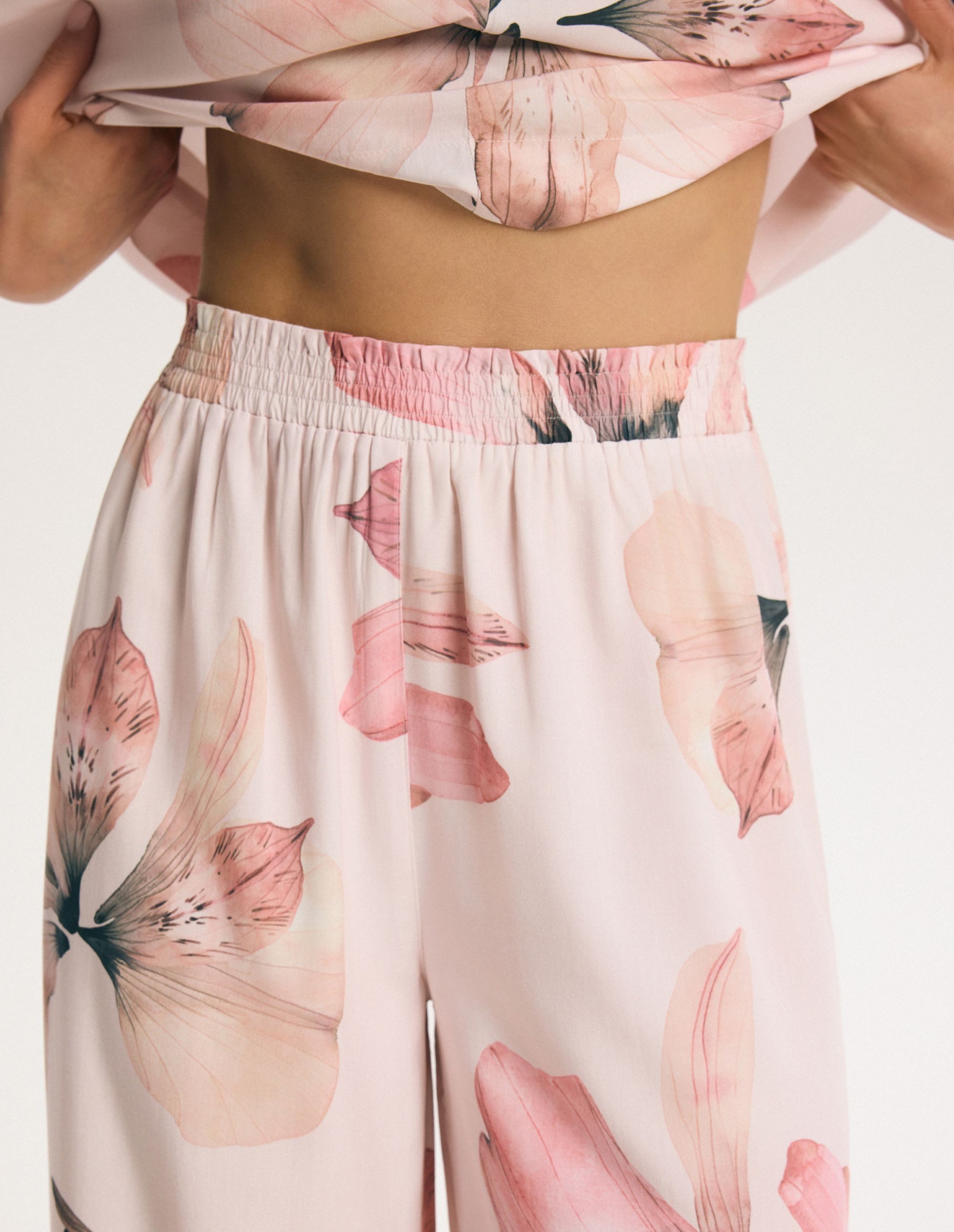 ESOTIQ Pyjama Pyjama Set Pria Kurzarm V-Ausschnitt Viskose Blumenmuster bequem (2 tlg)