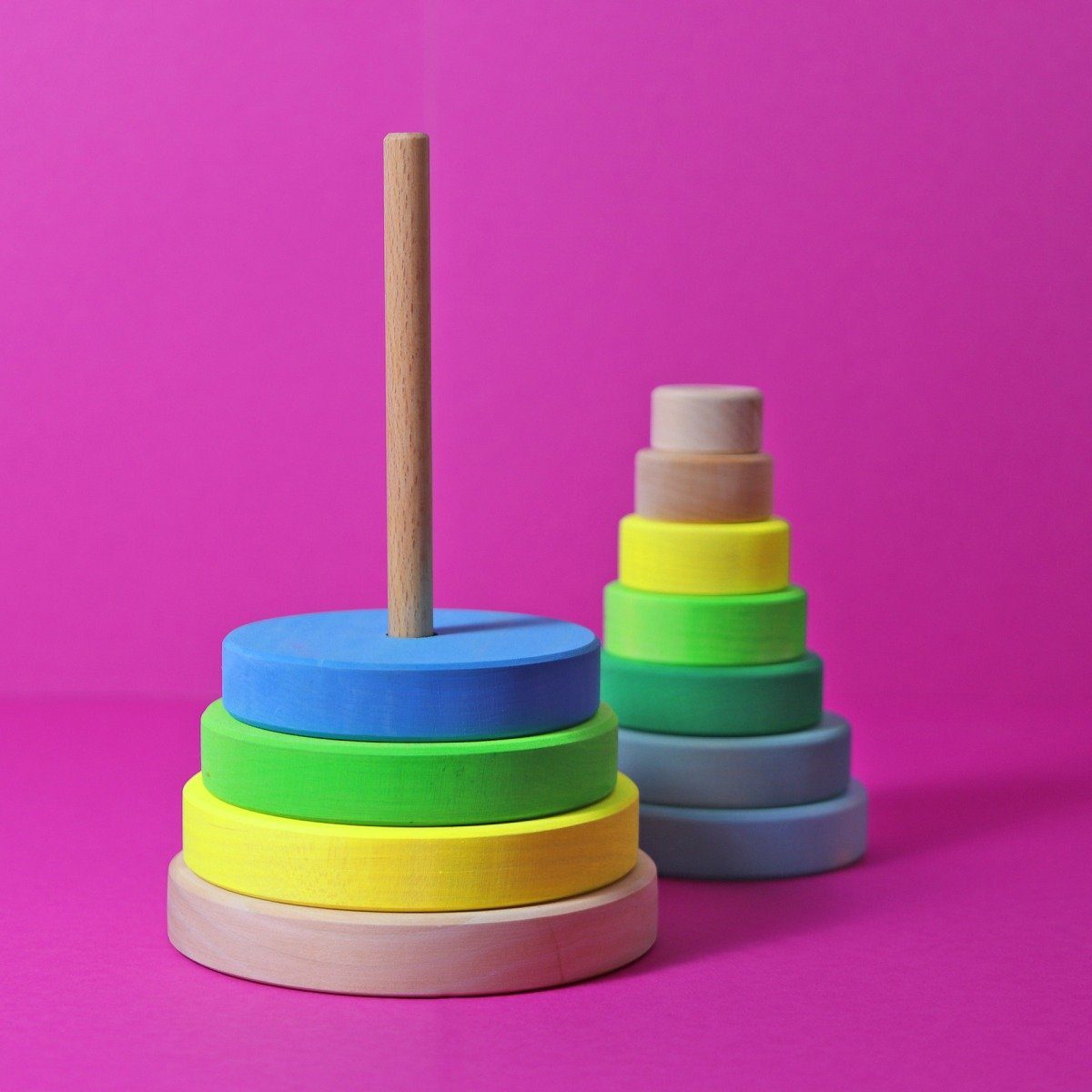 GRIMM´S Spiel und Holz Design Scheibenturm Neon Farben mit 10 Holzscheiben in verschiedenen Farben Spielbausteine