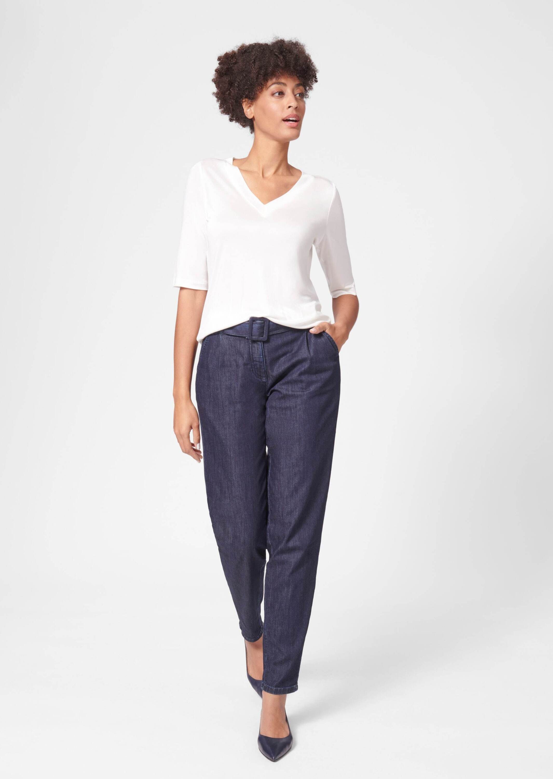 MADELEINE Gerade Jeans Bundfalten-Hose mit konischem Bein Uni-Design, ohne Kragen, Verschluss mit Knopf und Reißverschluss