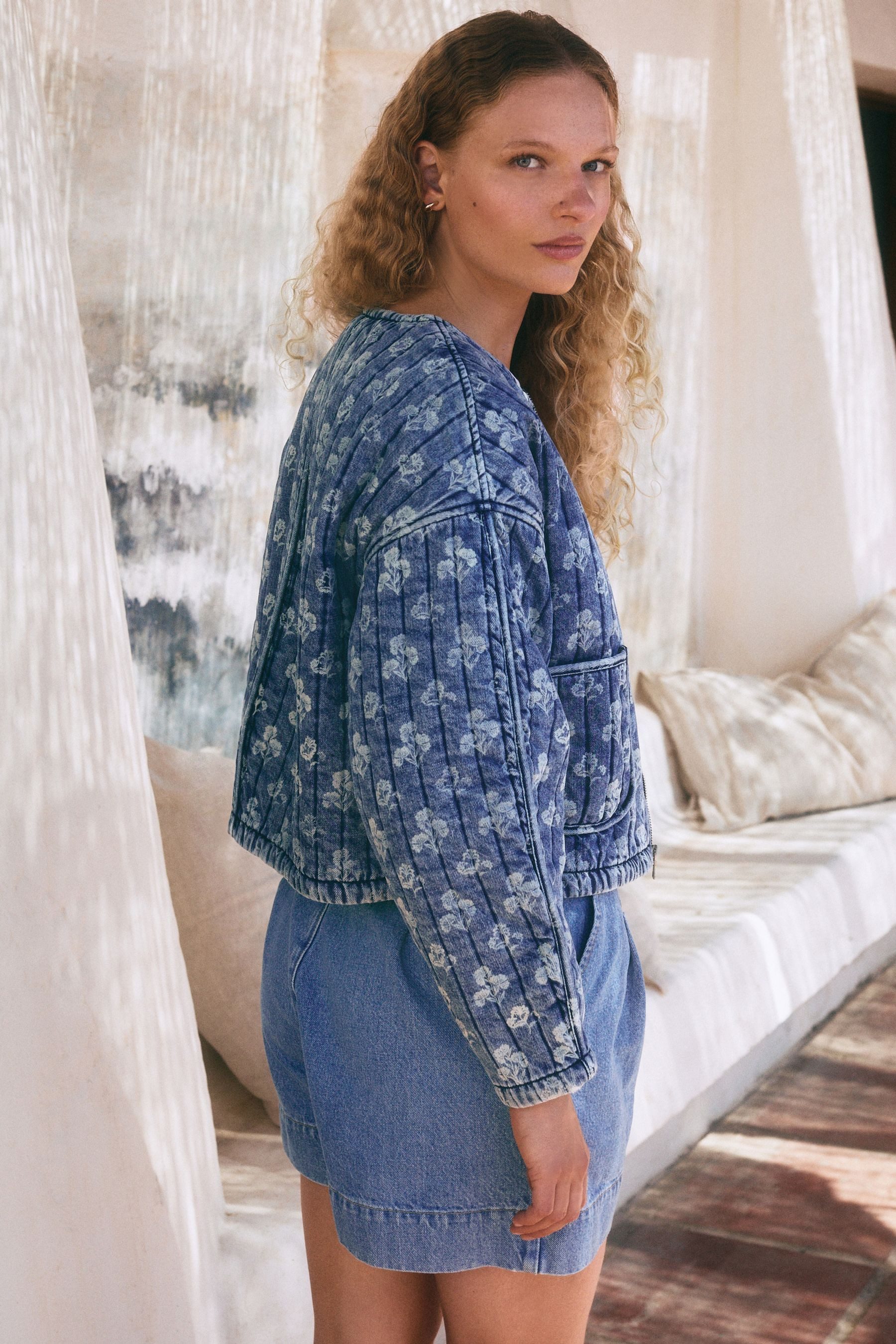 Next Jeansjacke Denim-Steppjacke mit Blumen-Print (1-St) günstig online kaufen