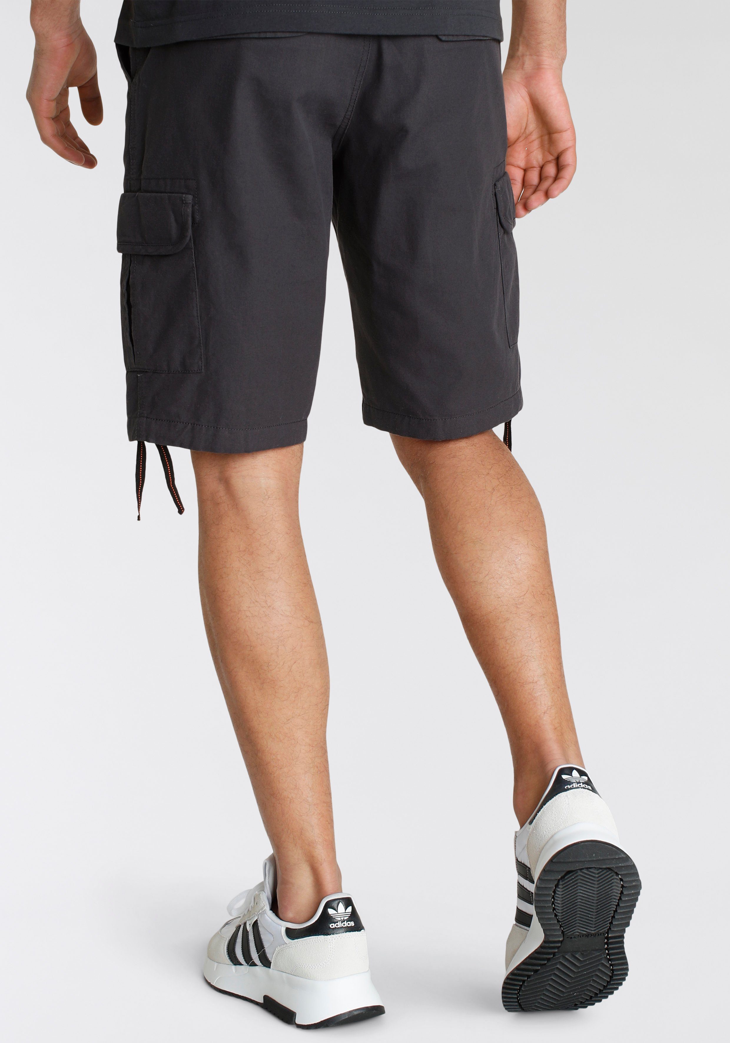 Bruno Banani Cargoshorts (Set, 2-tlg., mit abnehmbarem Gürtel) mit  modischer Struktur