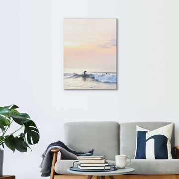 Posterlounge Leinwandbild Sisi And Seb, Surfer im Sonnenuntergang, Badezimmer Maritim Fotografie