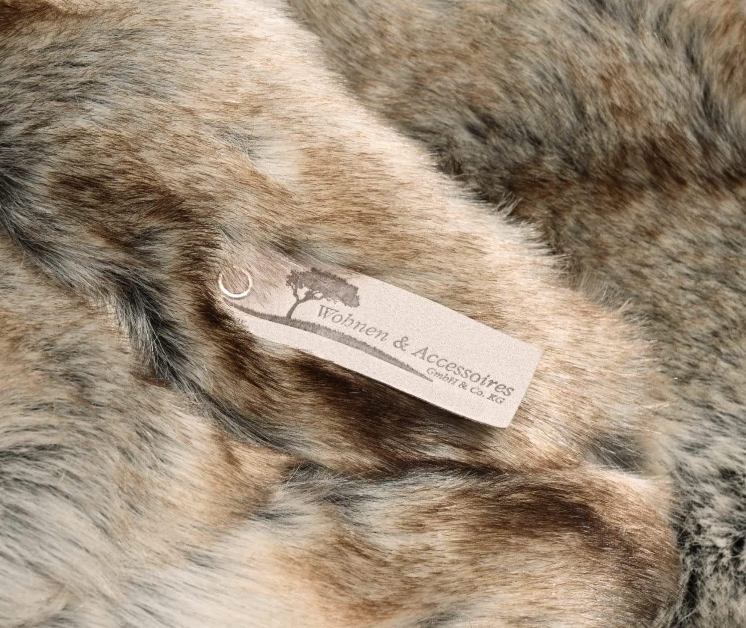 Wohndecke Felldecke (Kunstfell) Wolf grau-braun, Wohnen und Accessoires GmbH & Co. KG, Felloptik