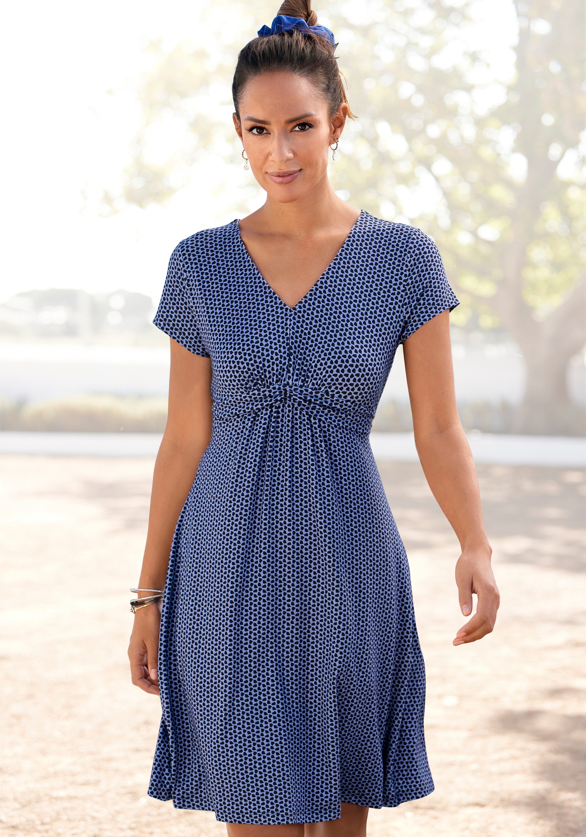 Vivance by Lascana Jerseykleid mit geometrischem Print figurschmeichelndes Sommerkleid, Strandkleid, Viskosekleid, Shirtkleid