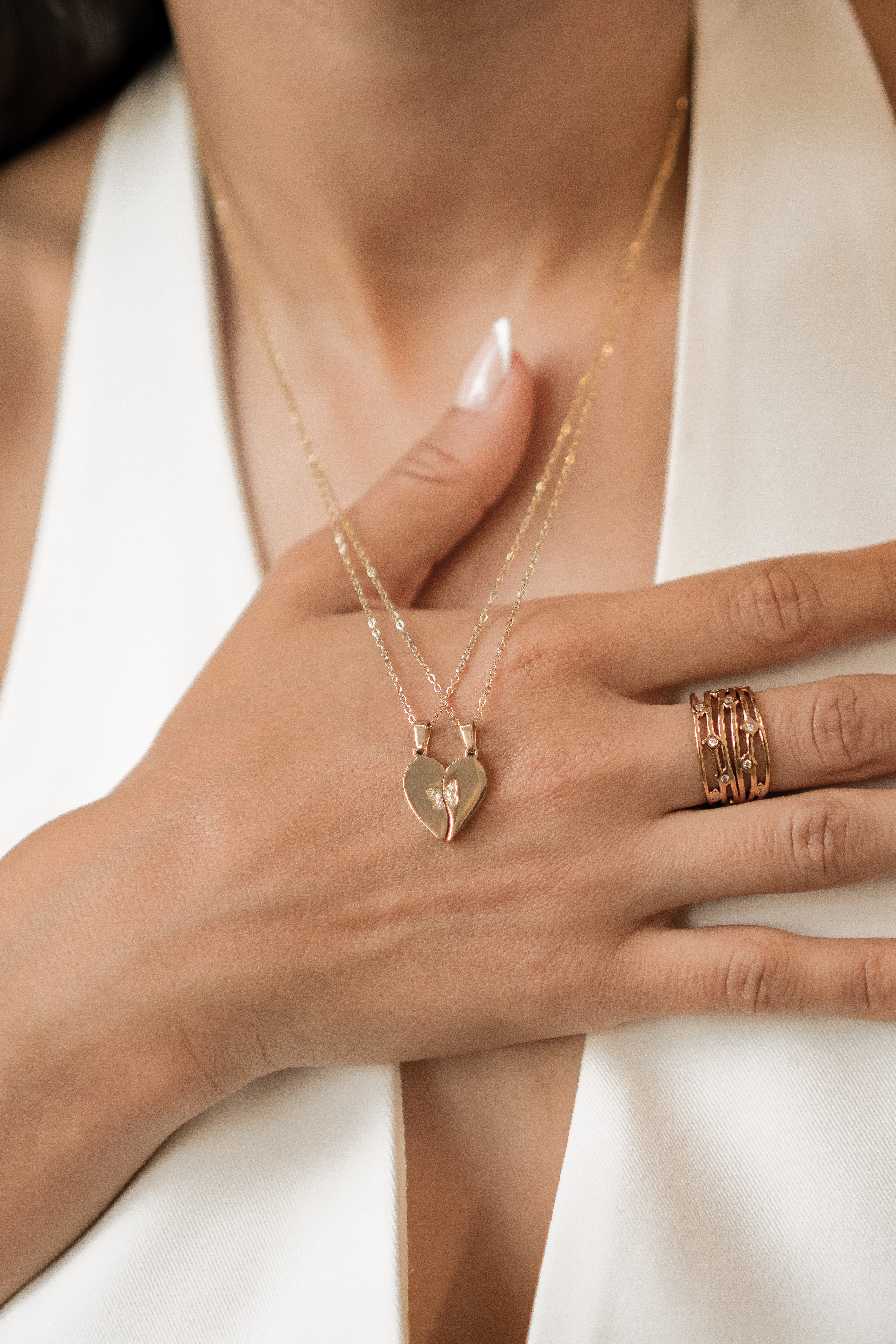 Hey Happiness Edelstahlketten-Set Schmetterling & geteiltes Herz – 2-teilige Partnerkette mit Zirkonia, wasserfeste Freundschaftskette, Damen Halskette
