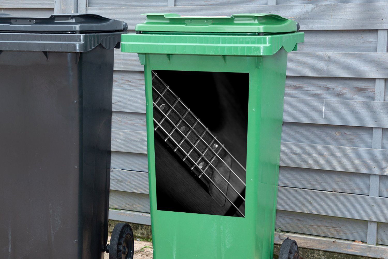 MuchoWow Container, Mülltonne, Saiten Wandsticker mit Bassgitarre und St), (1 Sticker, schwarz weiß Mülleimer-aufkleber, Eine vier - Abfalbehälter