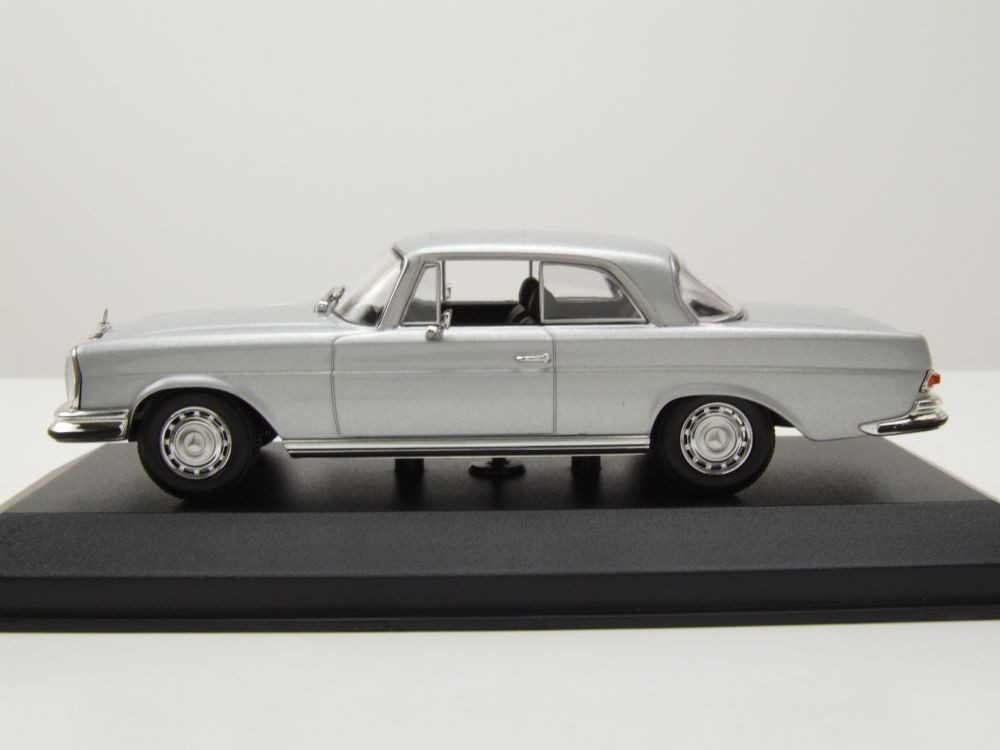 Maxichamps Modellauto Mercedes 280 SE 3.5 Coupe W111 1970 silber, Maßstab 1:43