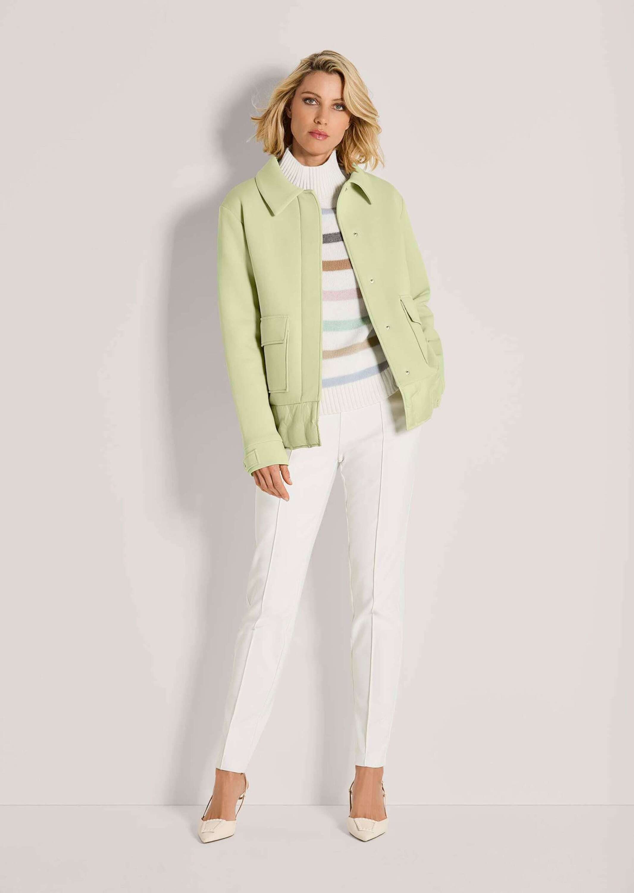 MADELEINE Outdoorjacke Kurzjacke mit Druckknopfverschluss Baumwolljacke mit Klappkragen, Taschen und Langarm