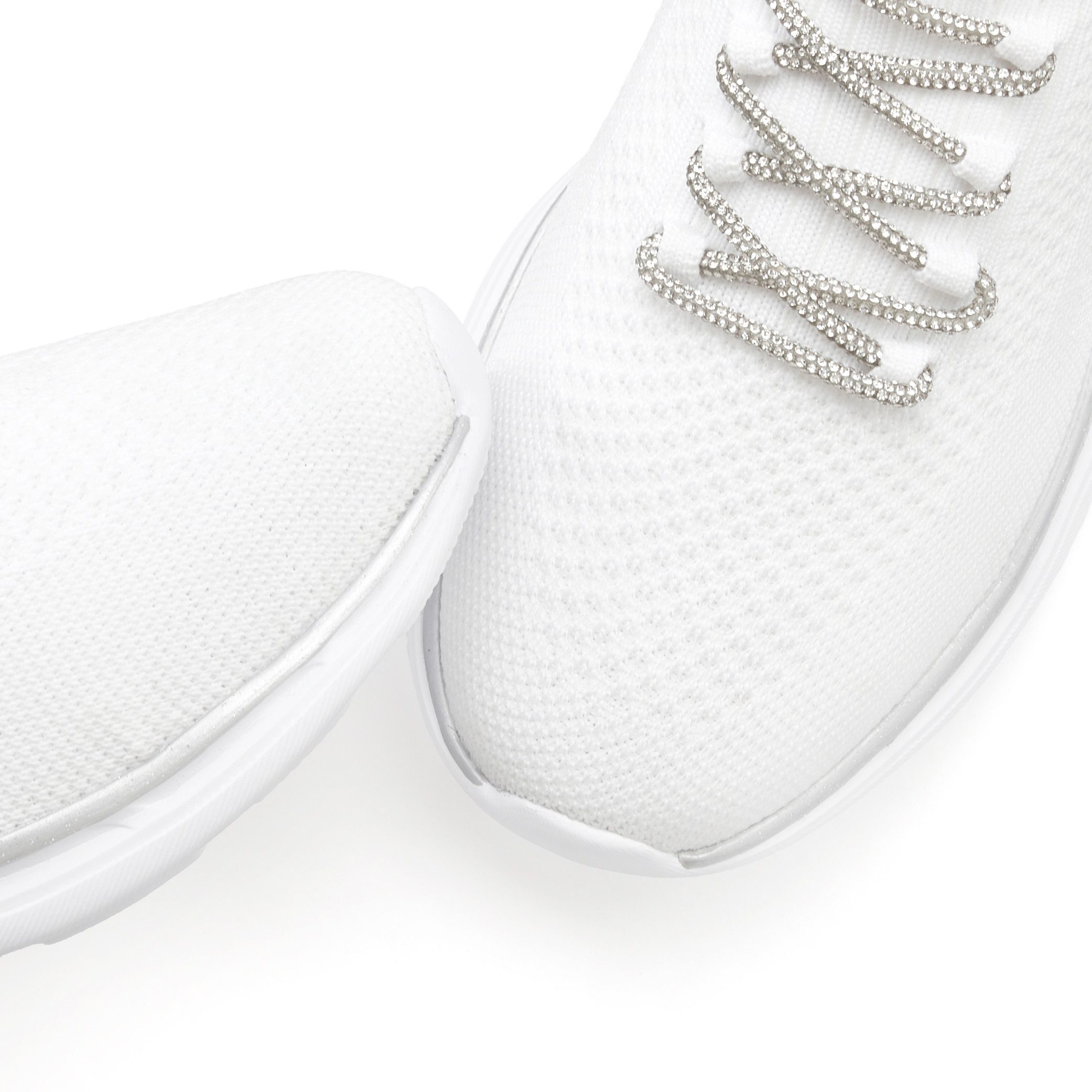 LASCANA Slip-On-Sneaker, Slipper, Freizeitschuh, Sneaker mit modischer Glitzerschnürung VEGAN