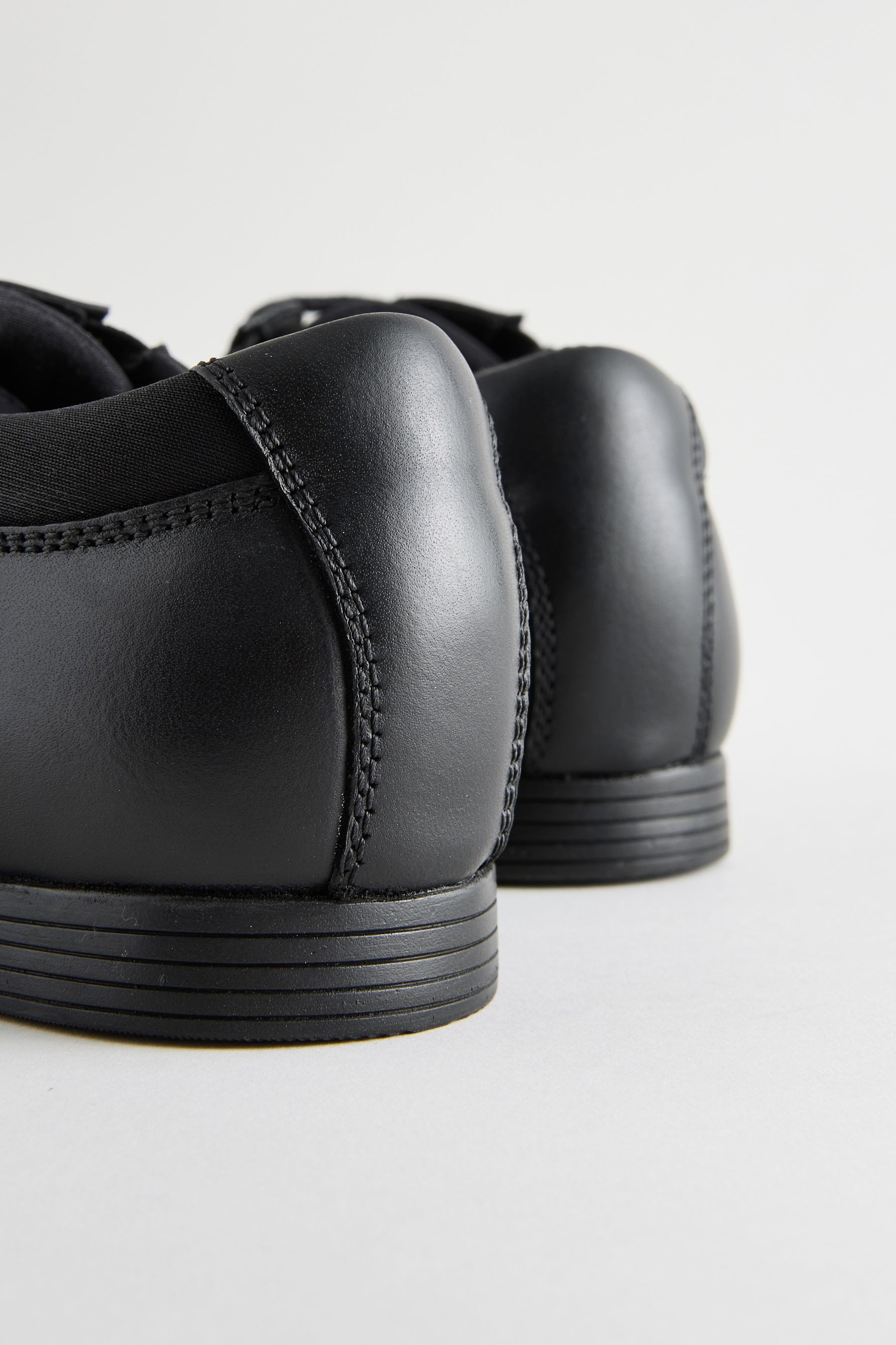Next Schlupf-Loafer aus Leder, weite Passform Loafer