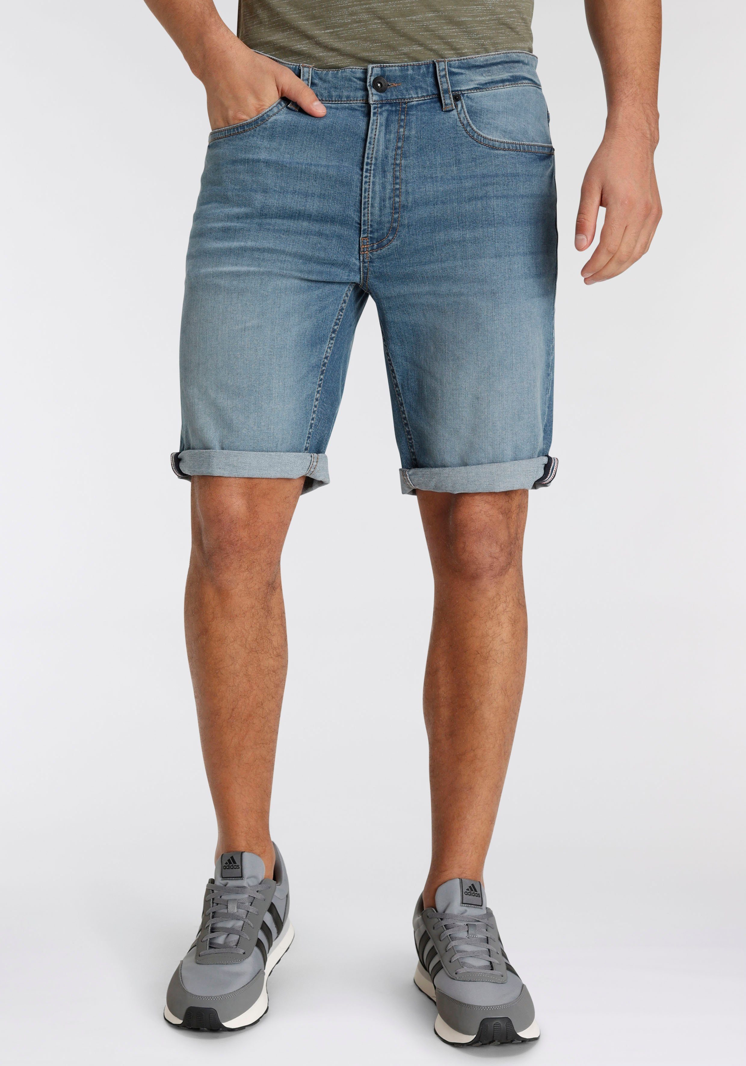 H.I.S Jeansshorts DEYO wassersparende Produktion durch OZON WASH light blue