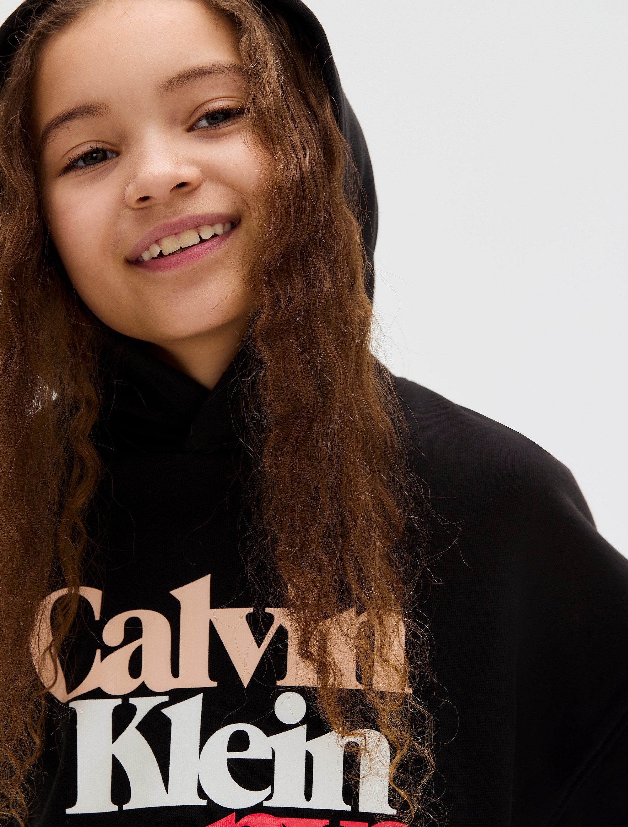 Calvin Klein Jeans Kapuzensweatshirt PEARL SIGNATURE TERRY HOODIE für Kinder bis 16 Jahre, mit großem Druck – Bild 3 von 5