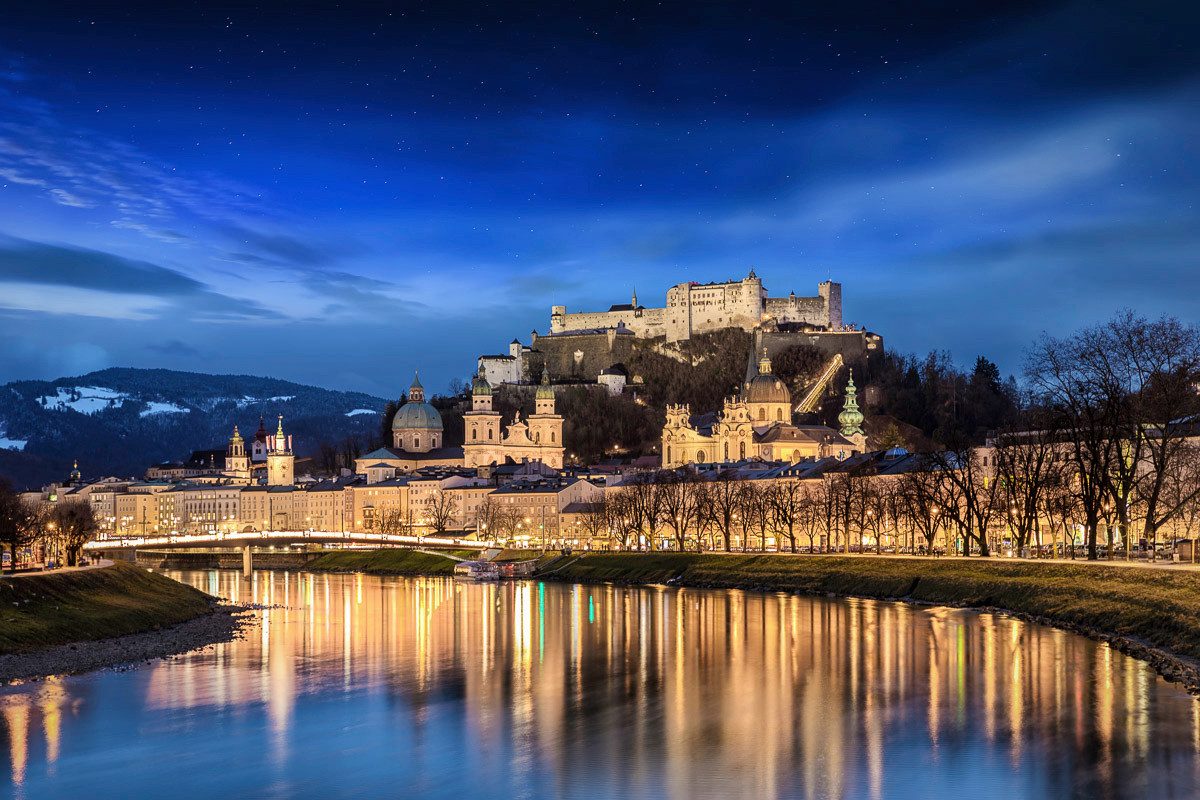 Fototapete Burg bei Nacht