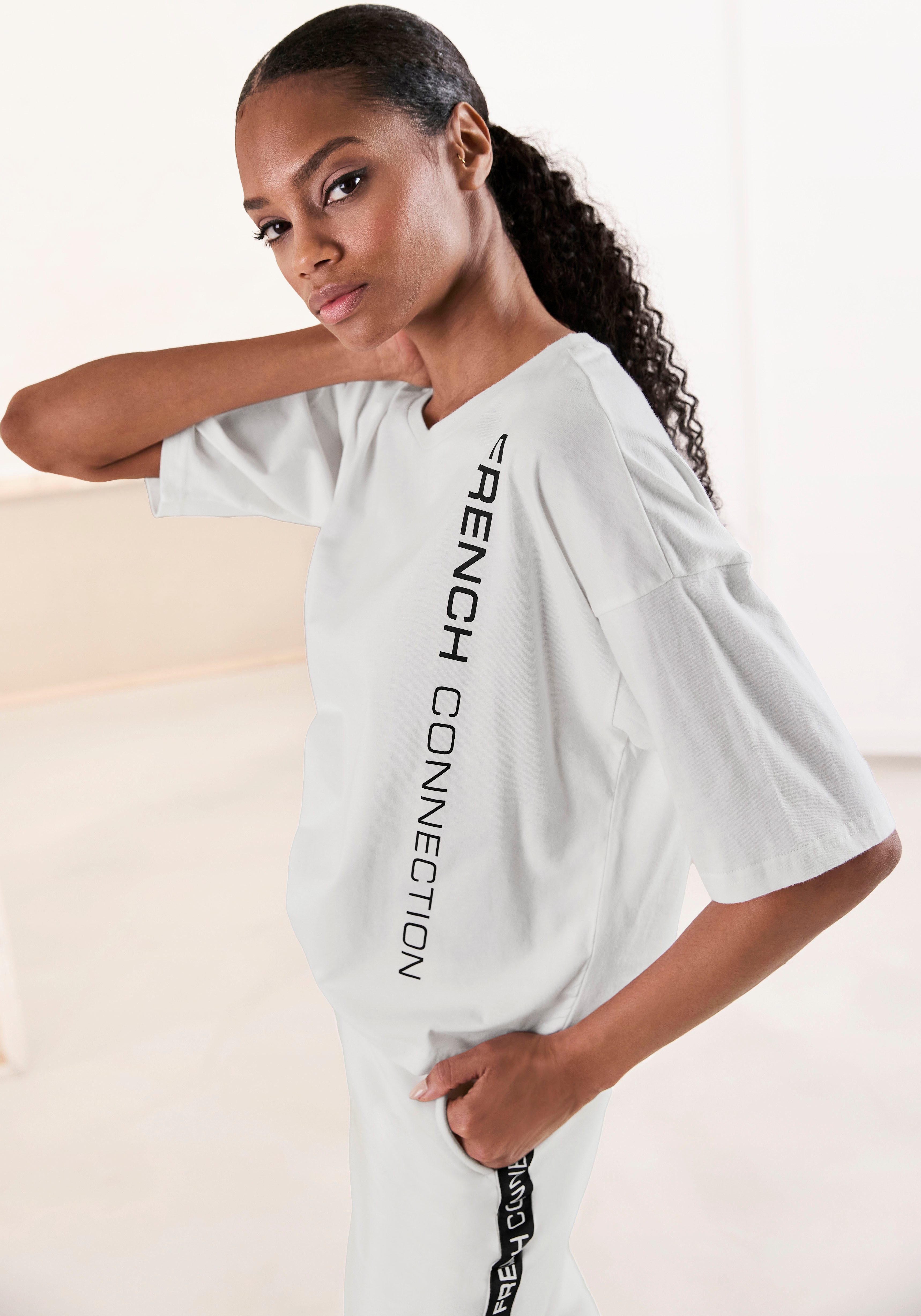 French Connection T-Shirt mit weiten Ärmeln und Logodruck günstig online kaufen