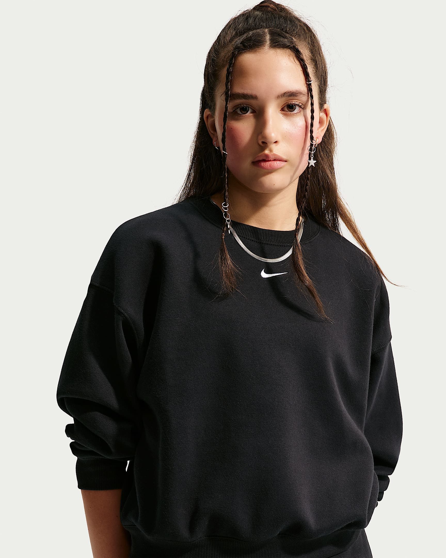 Nike Sportswear Sweatshirt G NSW STUDIO FLC BXY OS LBR Langarm-Design, mit Rundhalsausschnitt, aus Baumwolle und Polyester