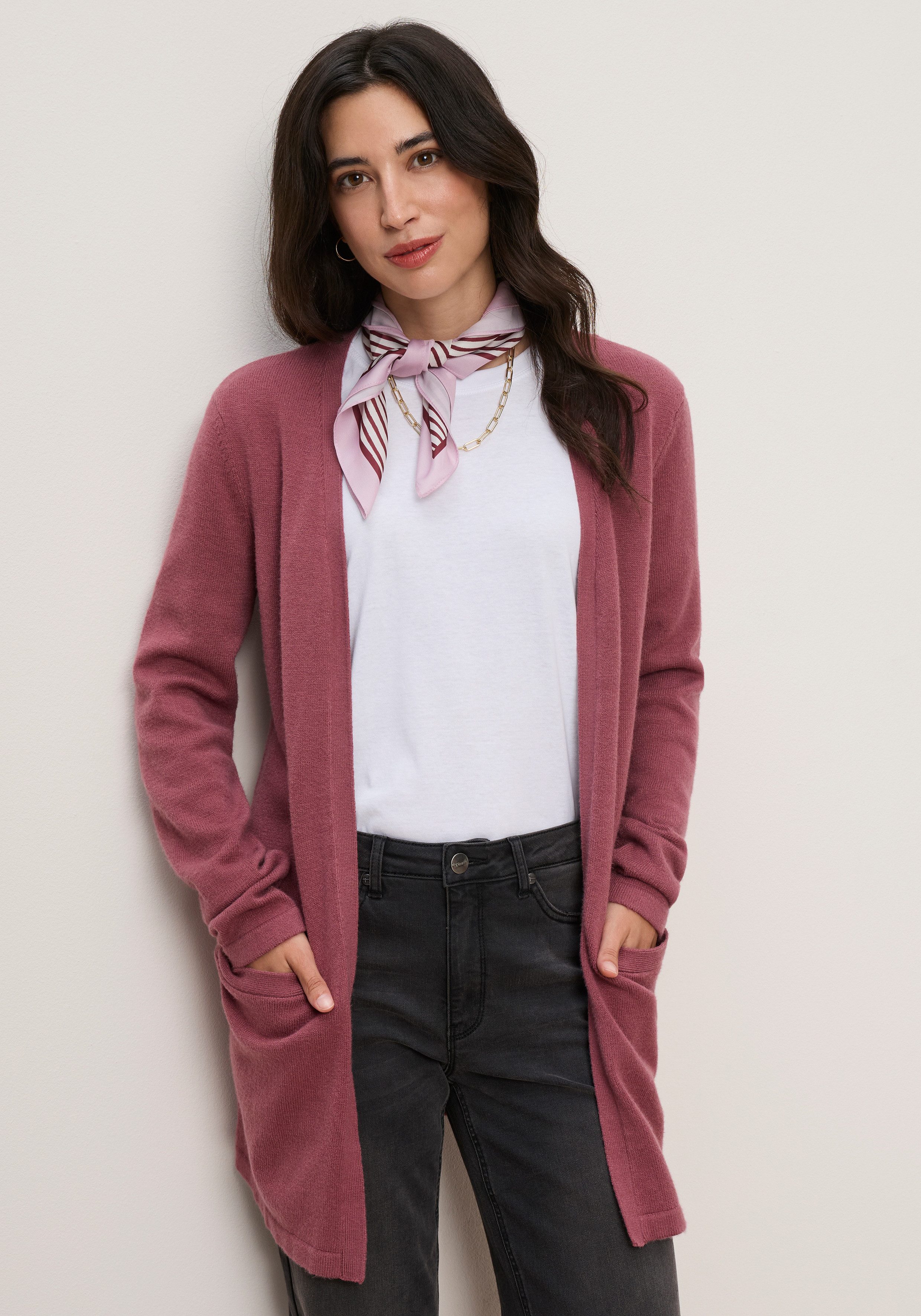 Tamaris Strickjacke mit Taschen, aus weicher Viskosemischung perfekt für laue Sommerabende