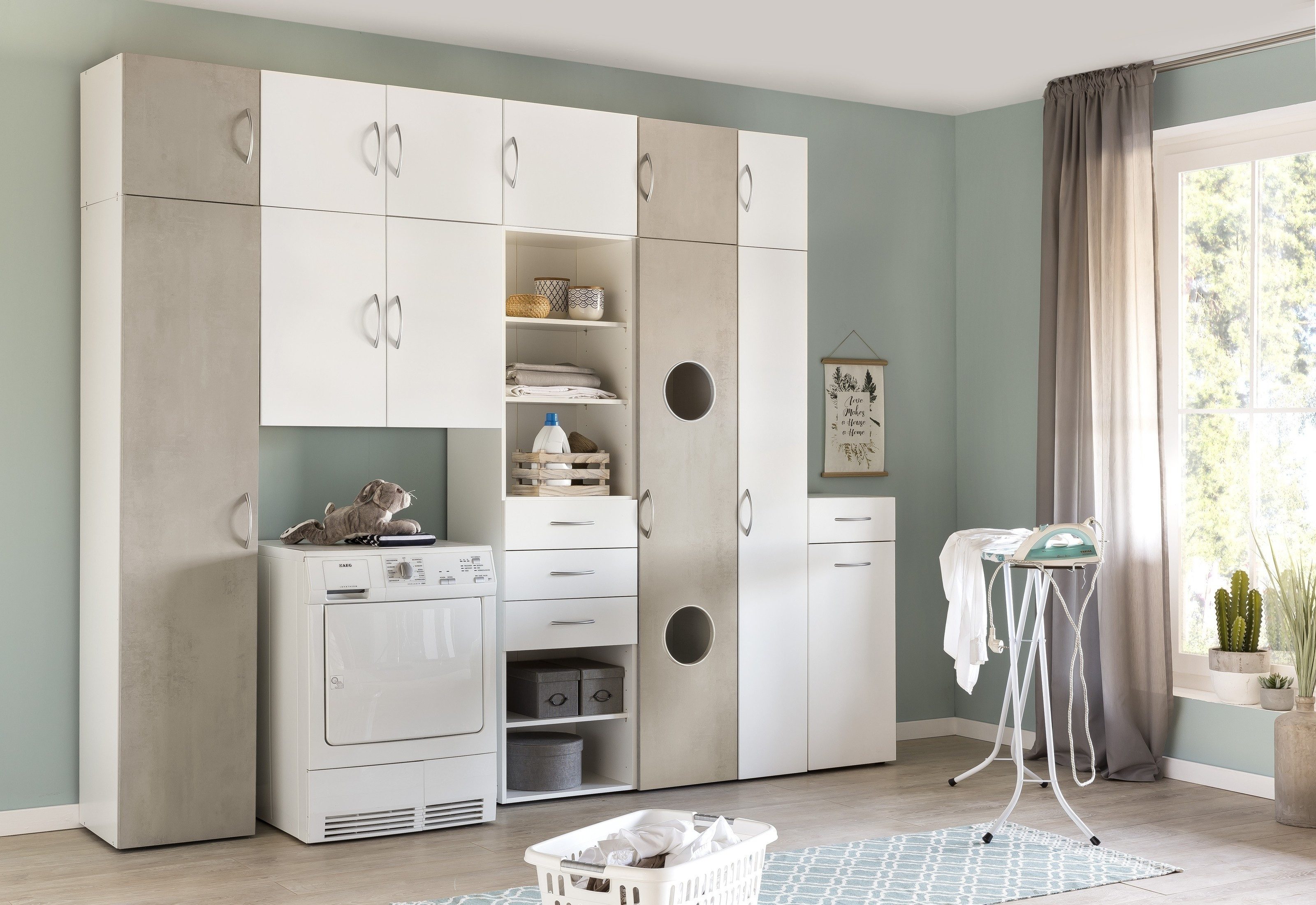 freiraum Aufsatzschrank Multiraumkonzept in WEISS + BETON-NB LICHTGRAU mit einer Tür