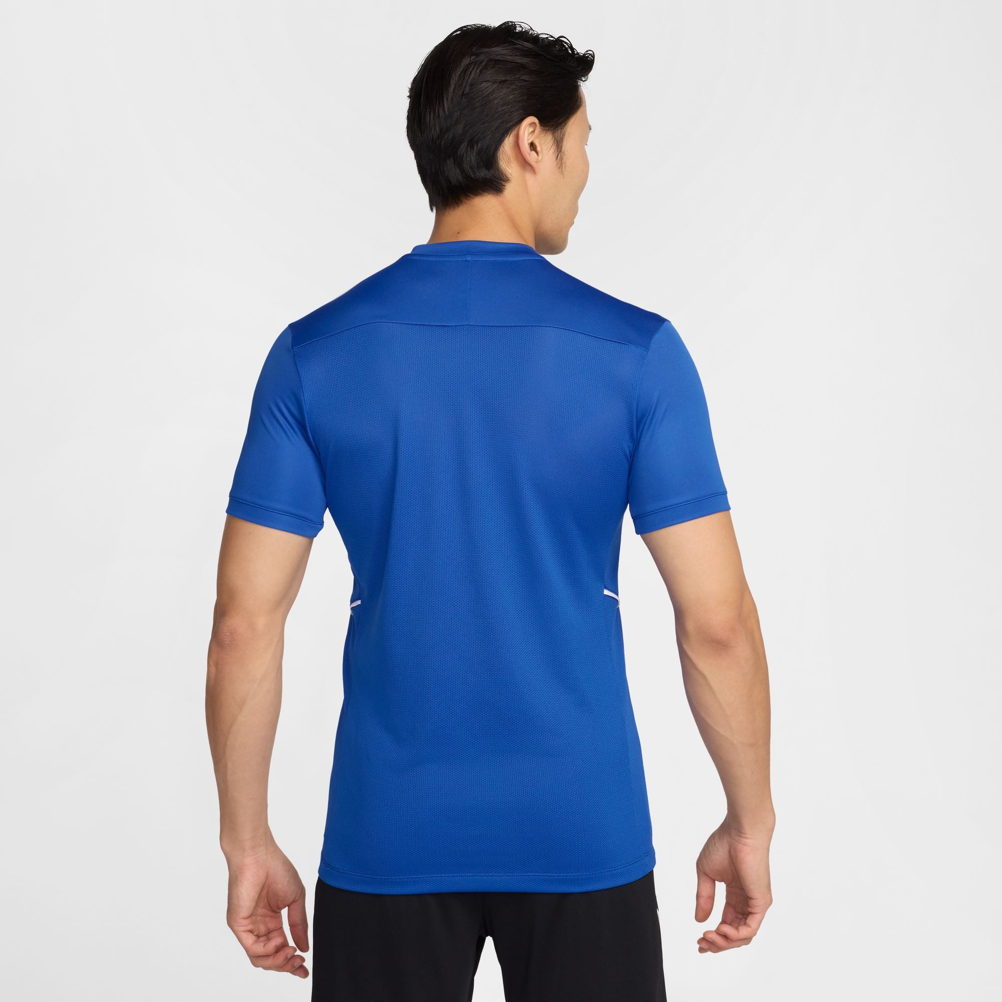 Nike Fußballtrikot Nike Academy Men's Dri-FIT Short-Sleeve Soccer Top für Fußballtraining entwickelt, mit seitlichen Mesh-Einsätzen