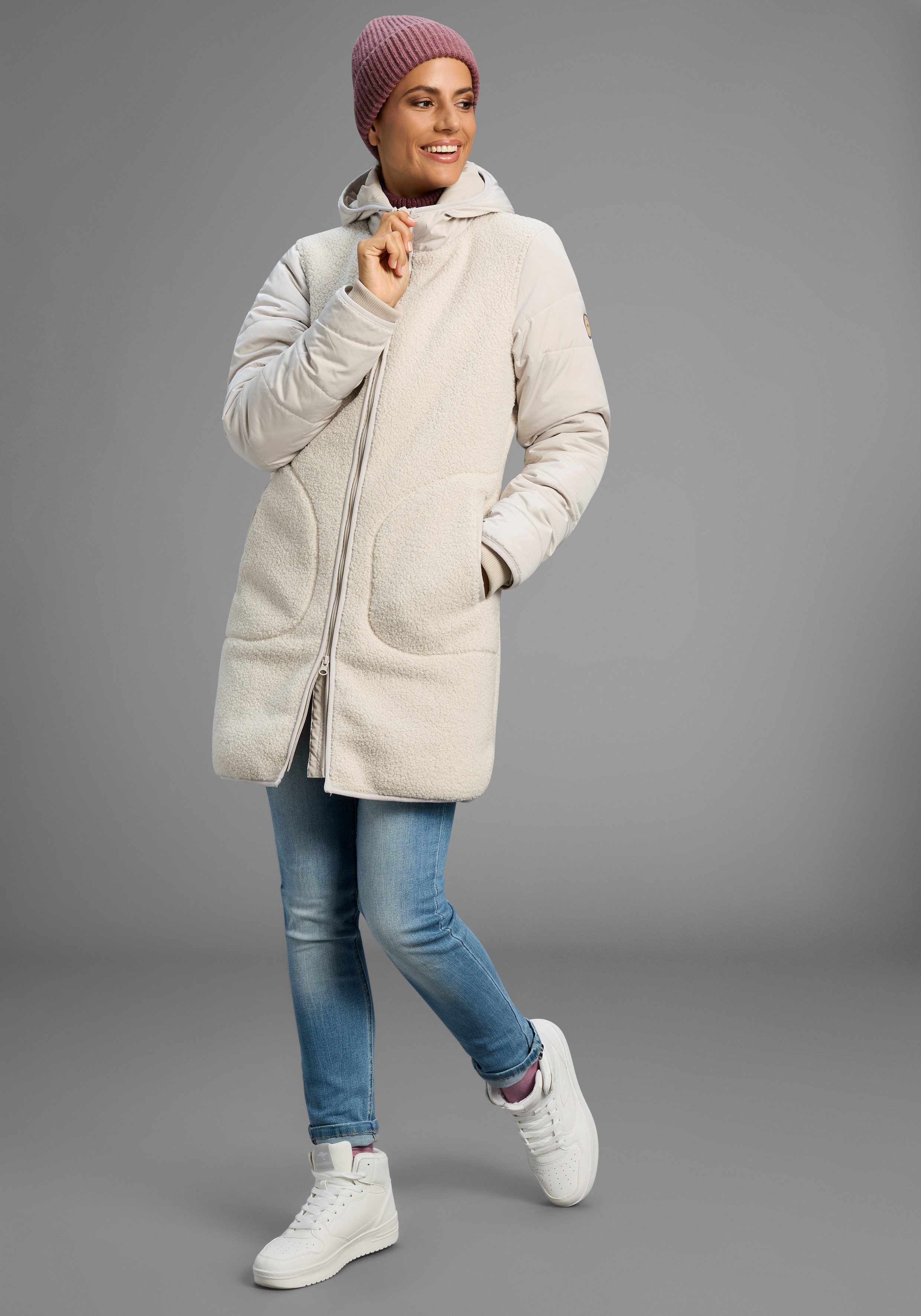 KangaROOS Hybridjacke Übergangsjacke aus Teddy-Fleece mit gesteppten Ärmeln und Kapuze – Bild 5 von 5
