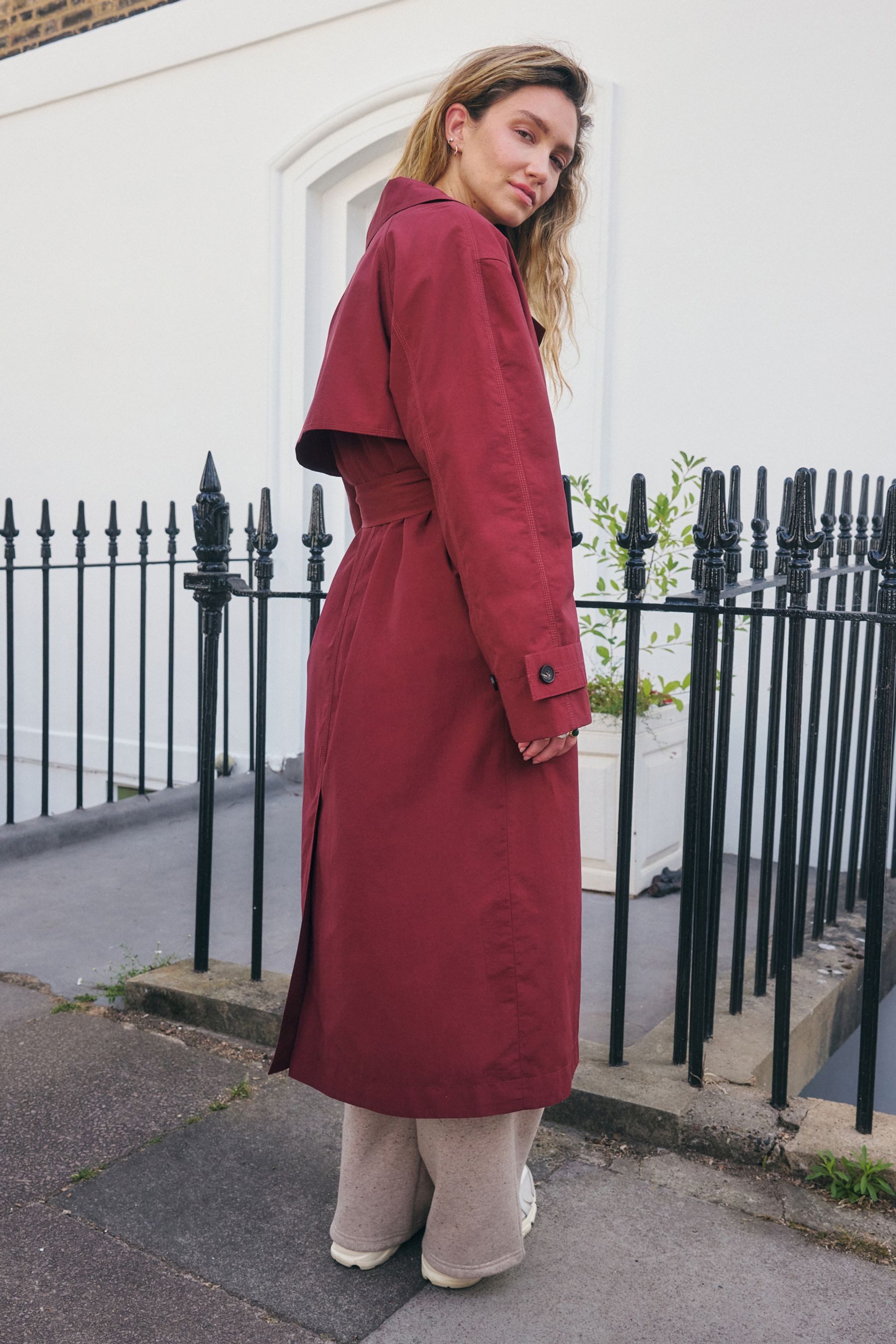 Next Regenmantel Wasserabweisender Trenchcoat – Kurzgröße günstig online kaufen