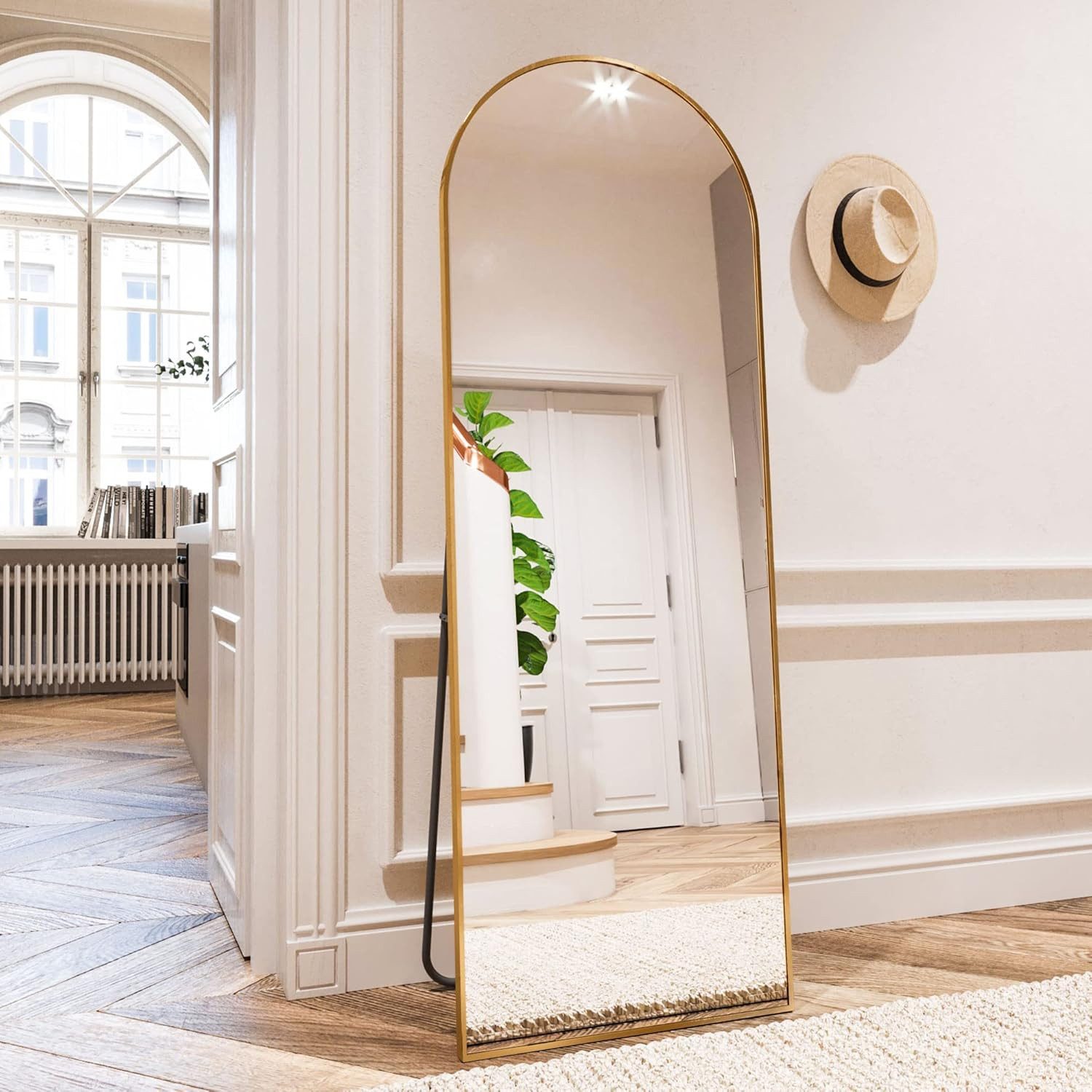 MC Star Standspiegel Gewölbter Ganzkörperspiegel moderne, freistehend, anlehnend (montiert, Aluminiumrahmen, einfache Heimdekoration für Garderobe, Wohnzimmer,  – Bild 5 von 5