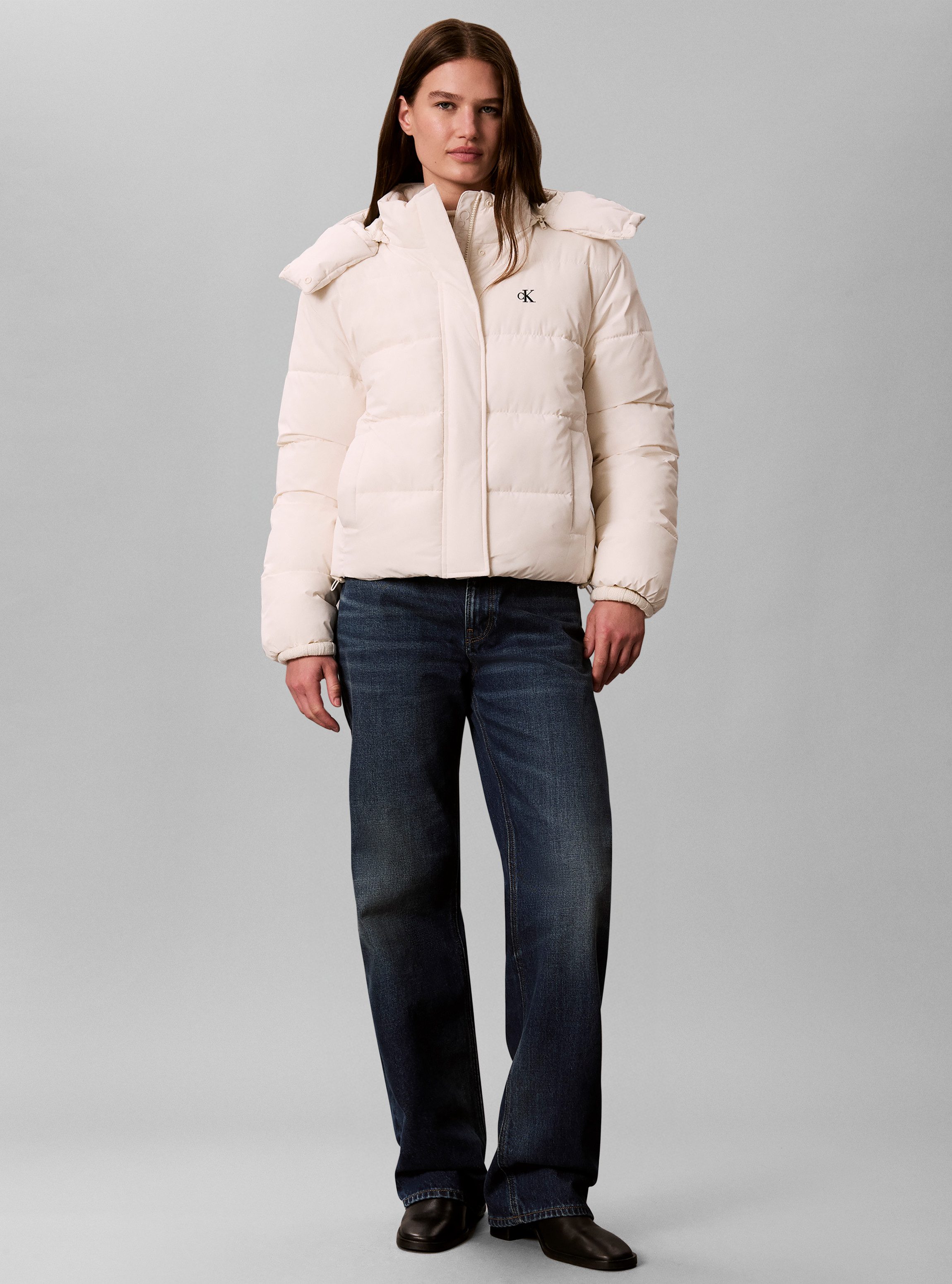 Calvin Klein Jeans Steppjacke abnehmbare Kapuze, kurze Form, verdeckter Reißverschluss – Bild 5 von 5