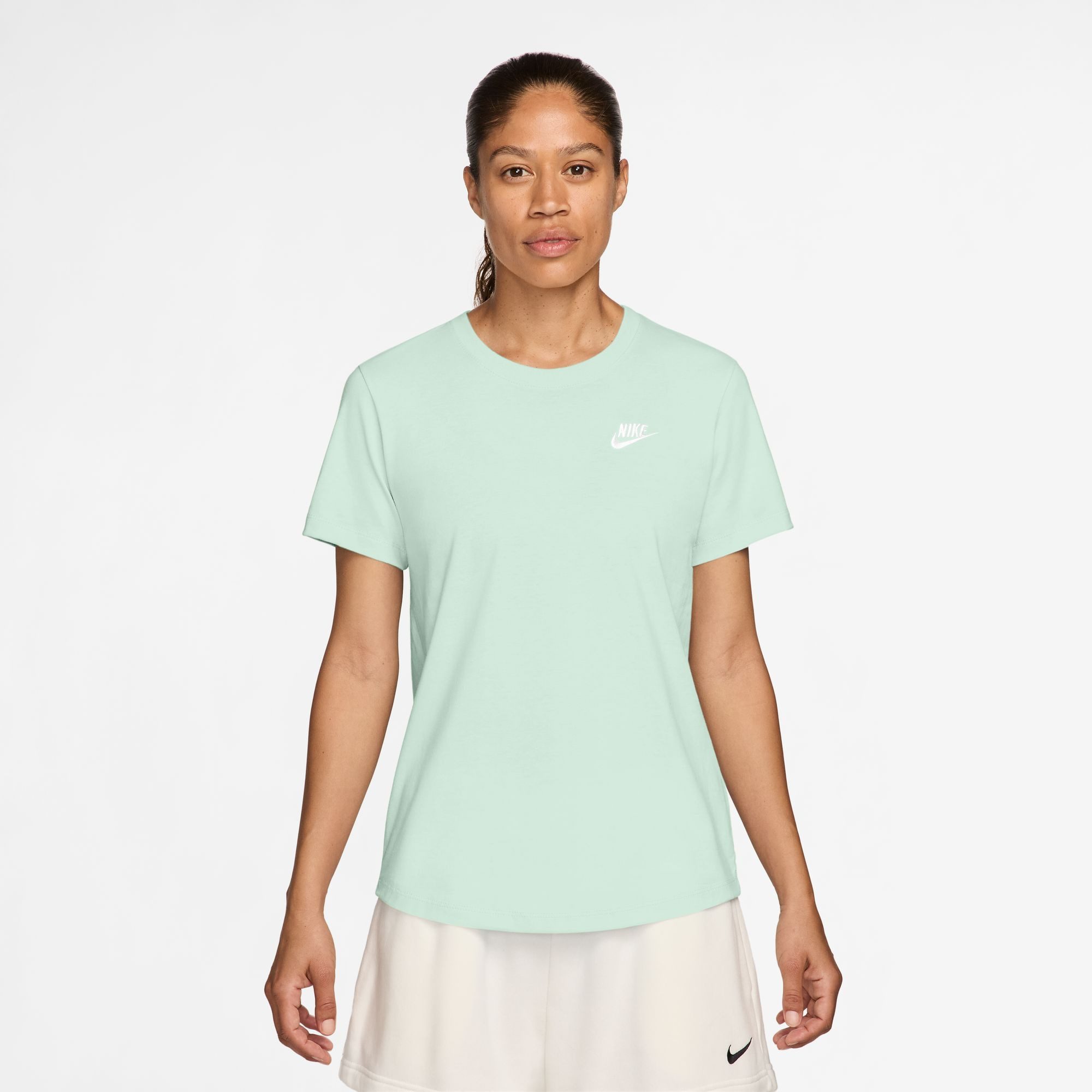 Nike Sportswear T-Shirt W NSW CLUB SS TEE etwas weiterer Schnitt, kürzere Länge, mit leicht abgerundetem Saum