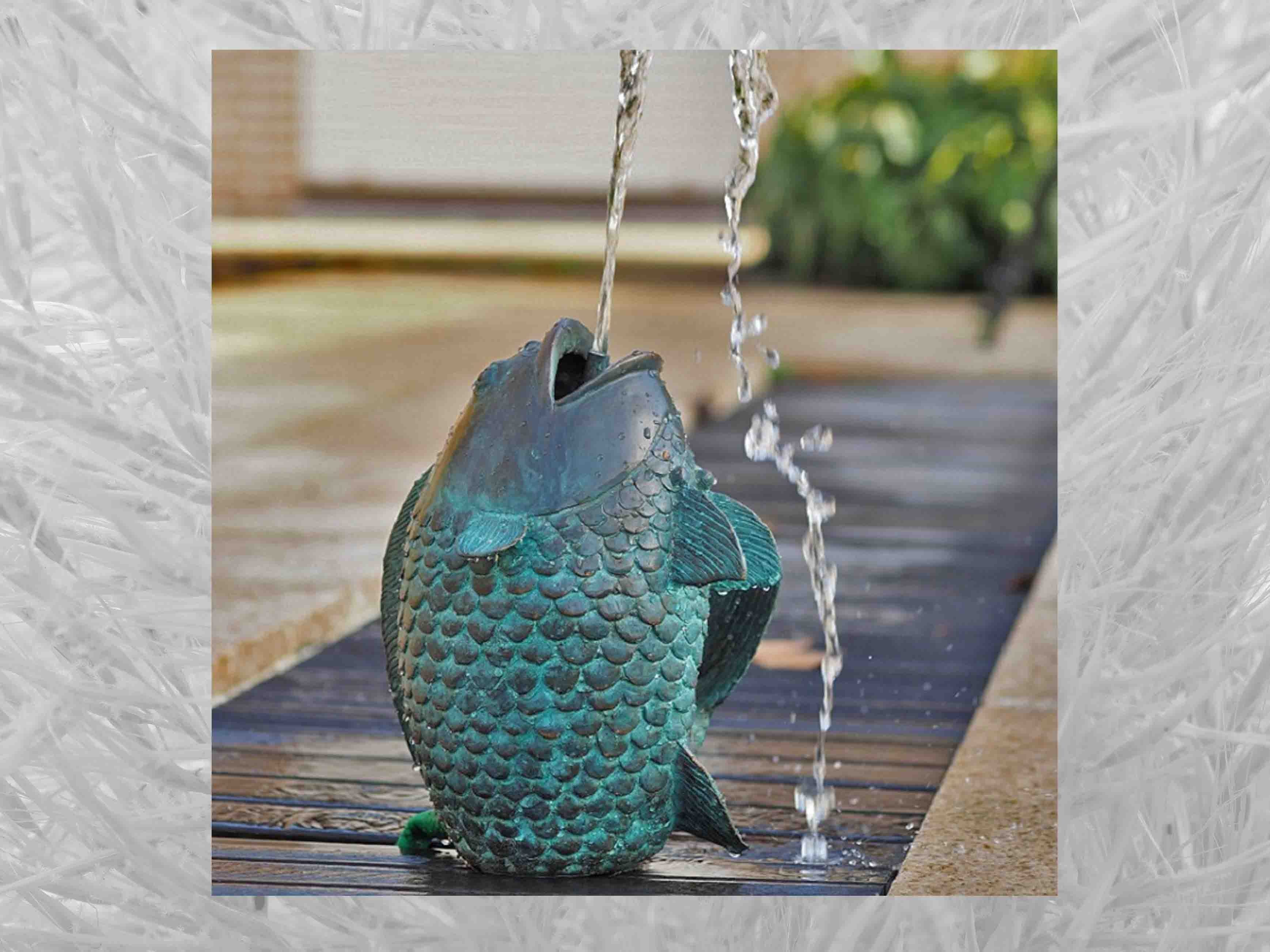 IDYL Gartenfigur IDYL Bronze-Skulptur Springender Fisch wasserspeiend, Bronze – sehr robust – Langlebig – witterungsbeständig gegen Frost, Regen und UV-Strahlung. Die Modelle werden in Wachsausschmelzverfahren in Bronze gegossen und von Hand patiniert.