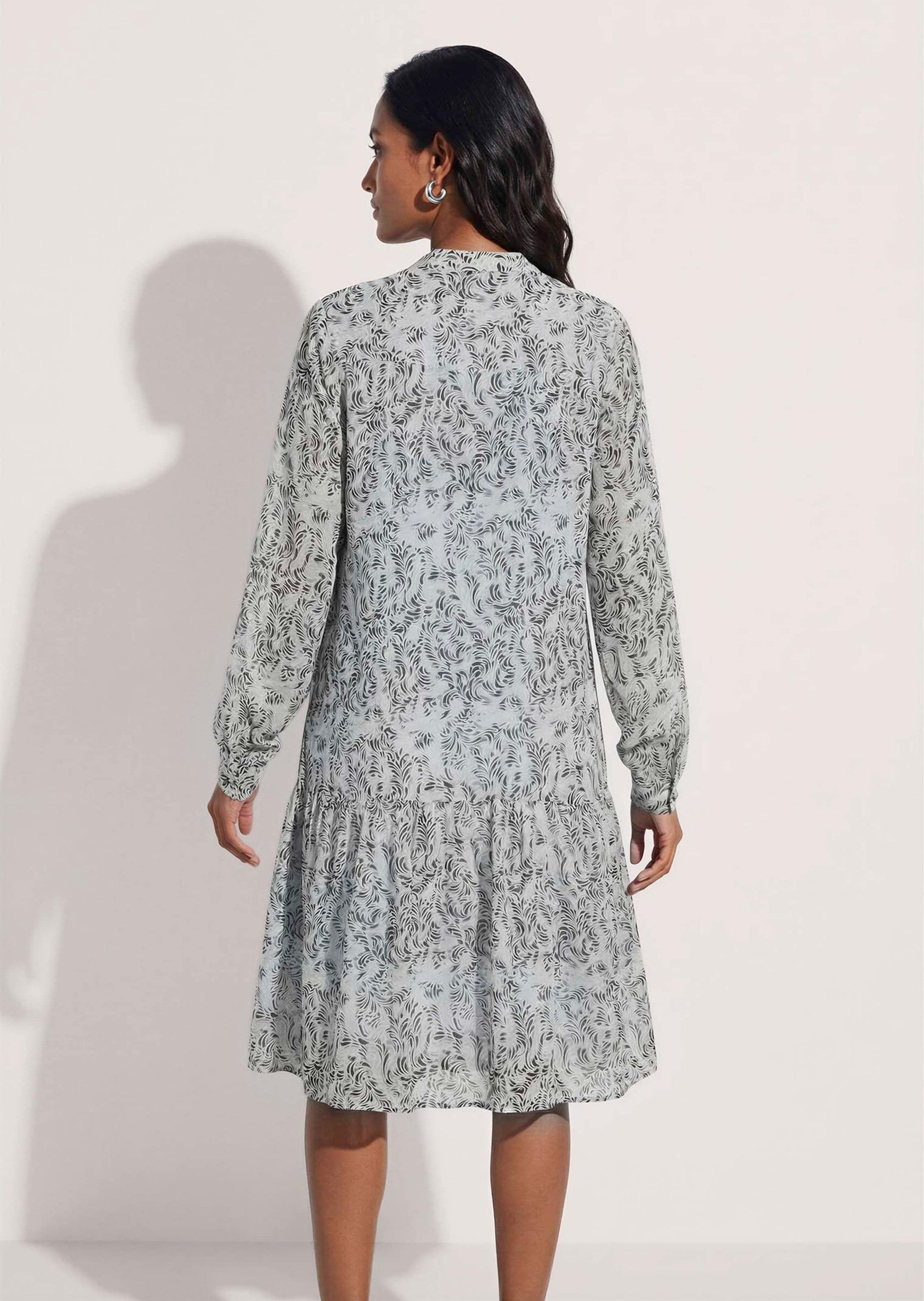 MADELEINE Midikleid Romantisches Midikleid mit Volants Fließendes Stufen-Rockteil, Rundhals mit Bindeband & lange Ärmel