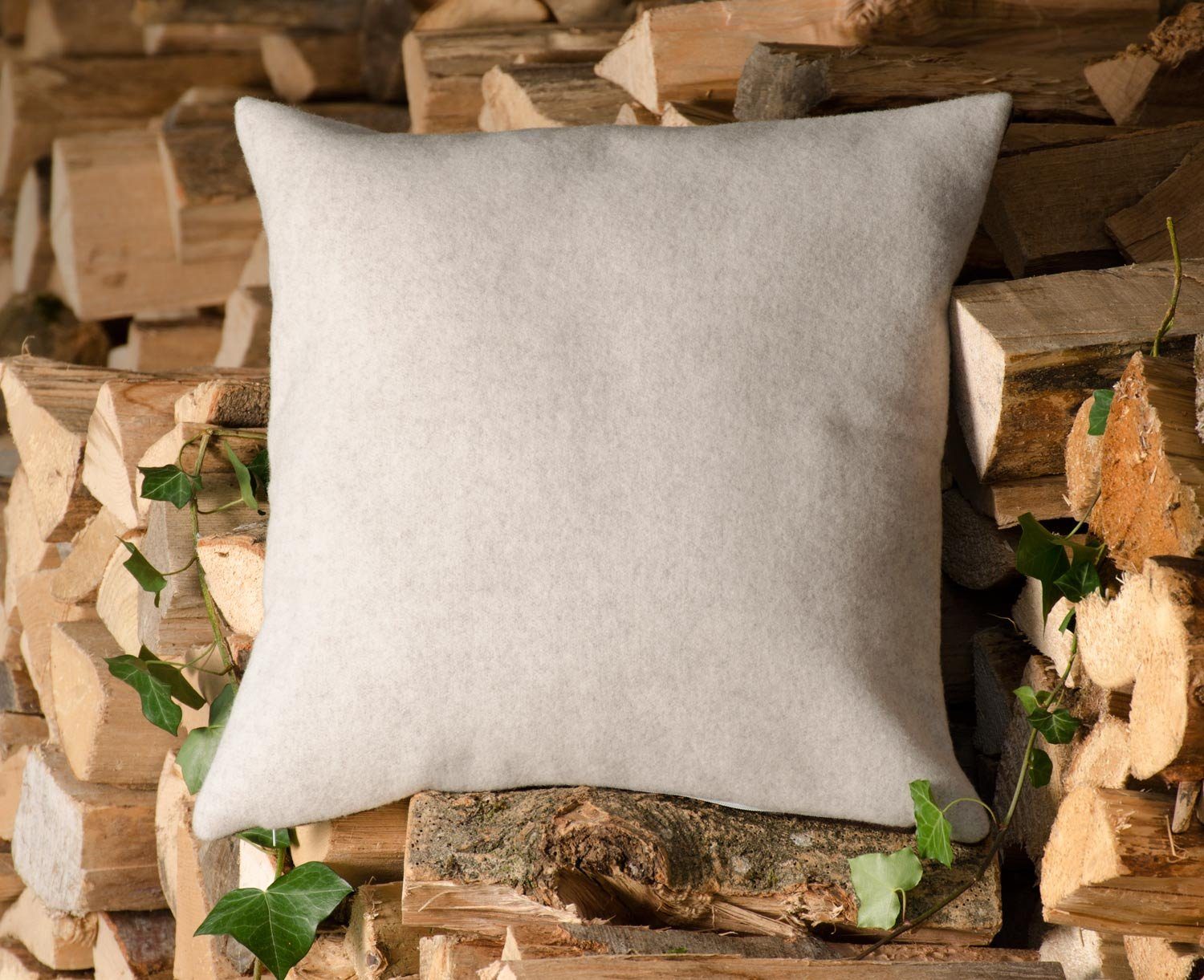 Wohnen und Accessoires GmbH & Co. KG Dekokissen Doubleface Wollkissen Königssee aus 100% Merinowolle, strapazierfähig