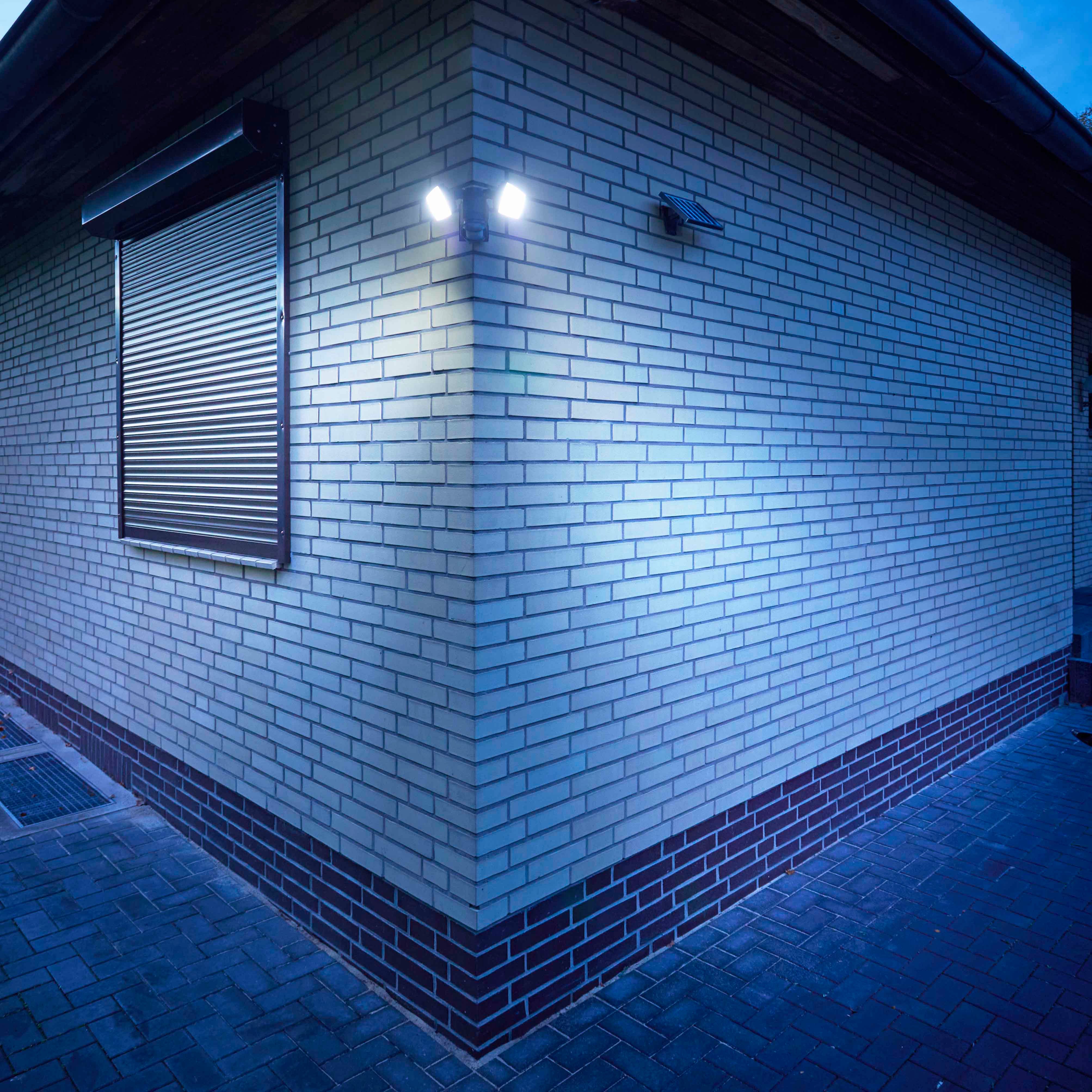 Northpoint LED Solarleuchte mit Bewegungsmelder Innen und Außen 6000K 2x 450 Lumen – Bild 4 von 5