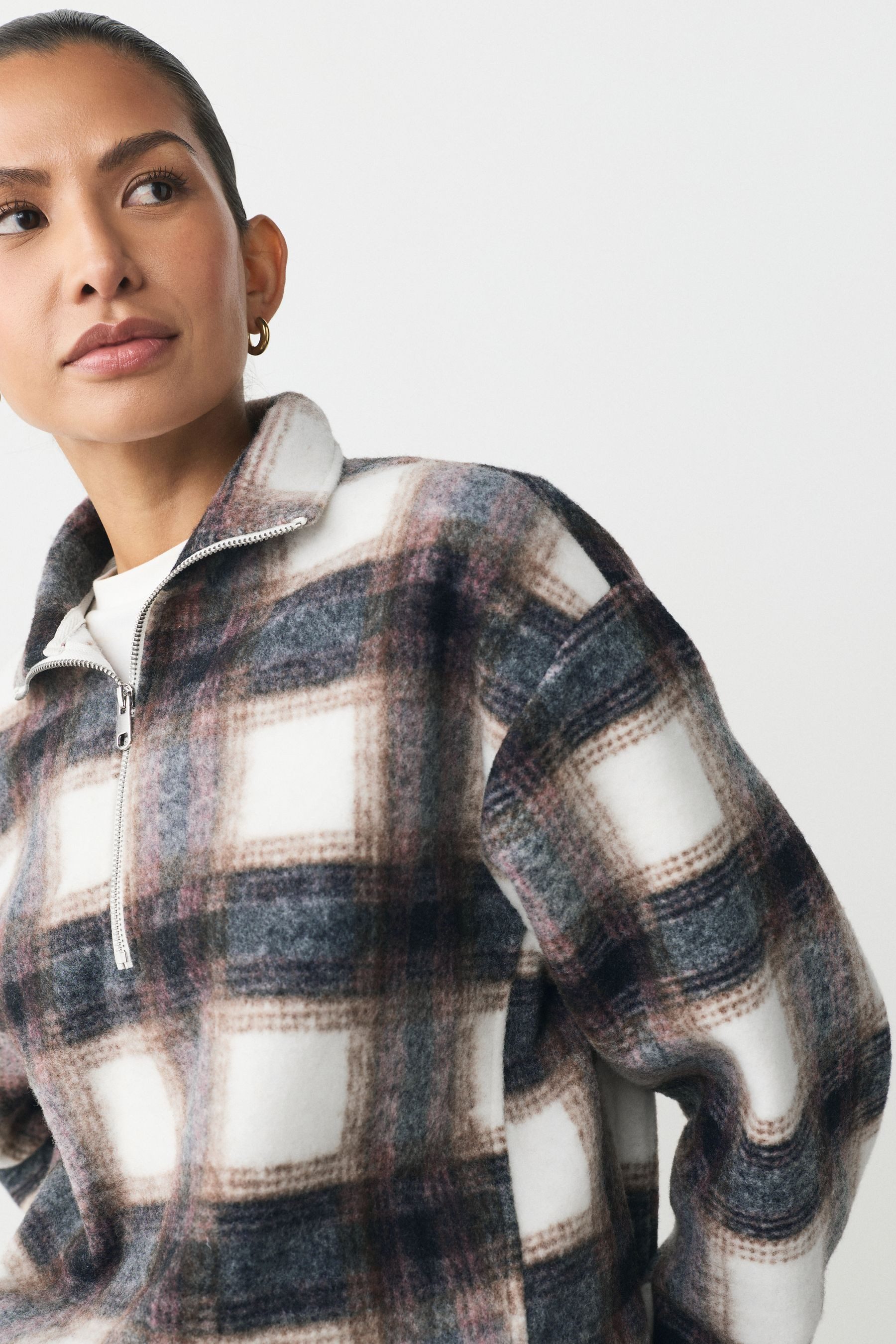 Next Fleecejacke Gerippte, karierte Fleecejacke mit Ballonsaum (1-St)
