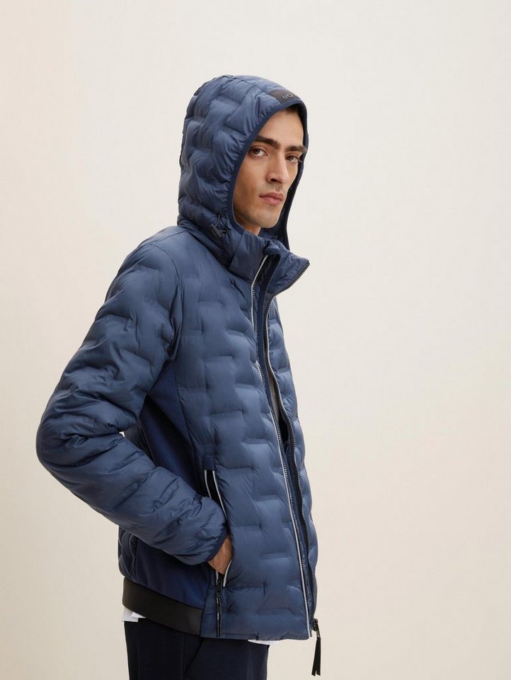 TOM TAILOR Steppjacke Hybrid Jacke - REPREVE(R) Our Ocean(R), Unser Model  ist 178 cm groß und trägt Größe M