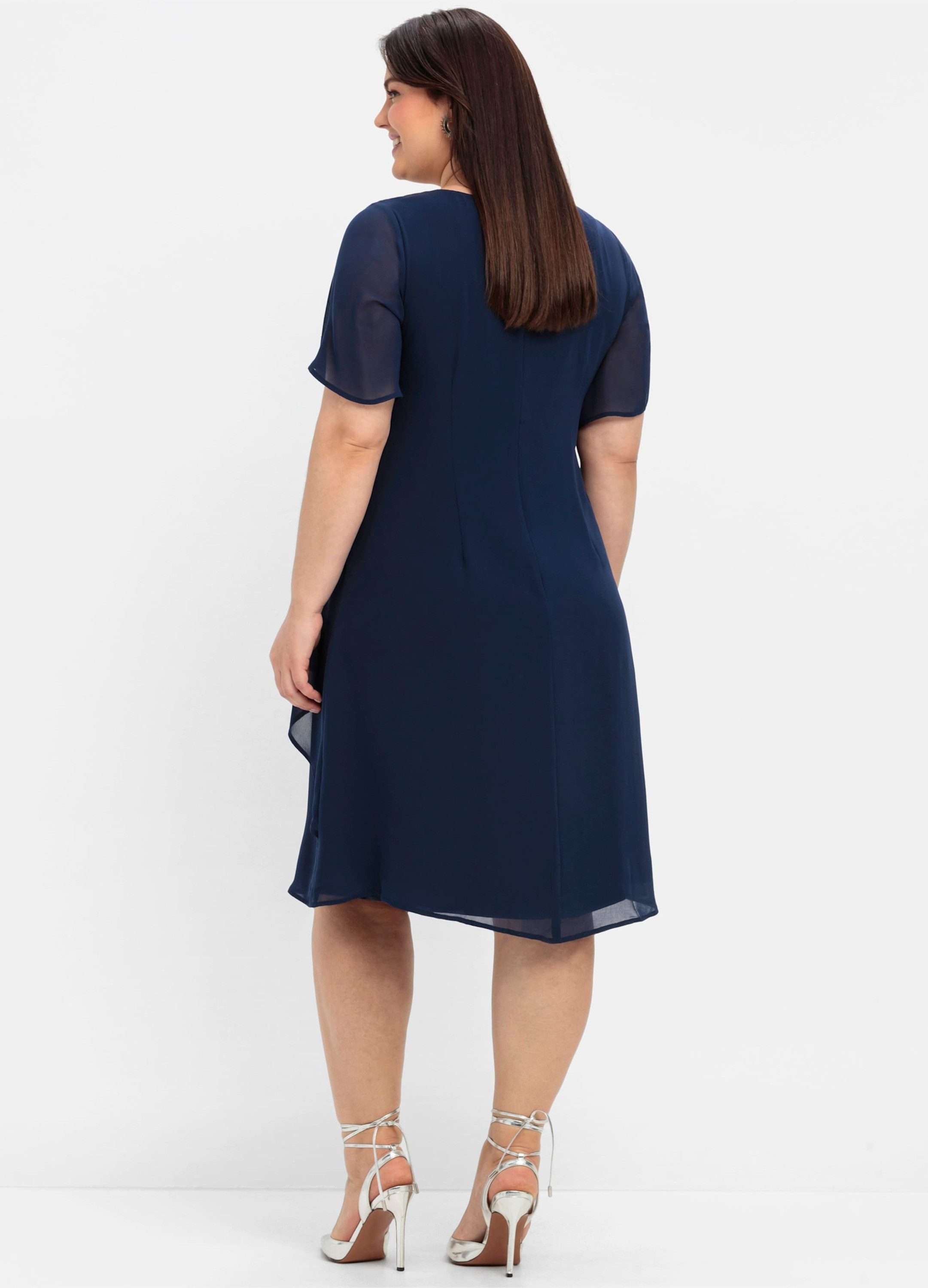 Sheego Etuikleid Abendkleid Kurzarm mit asymetrischen Volants