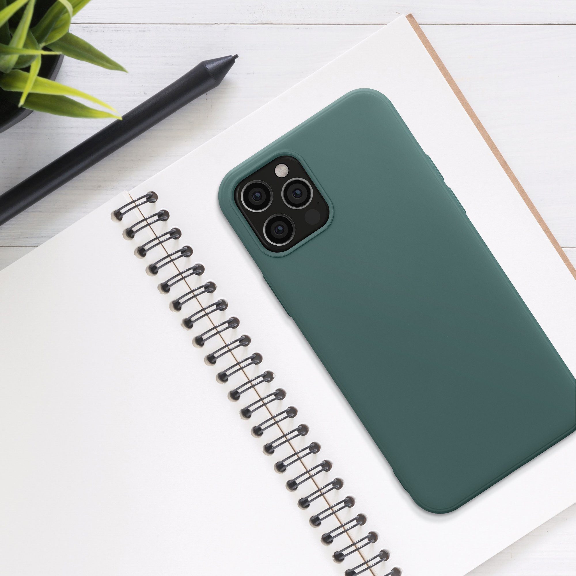 kwmobile Handyhülle Slim Case für Apple iPhone 12 / 12 Pro, Hülle Silikon Handy - Handyhülle gummiert – Bild 2 von 5
