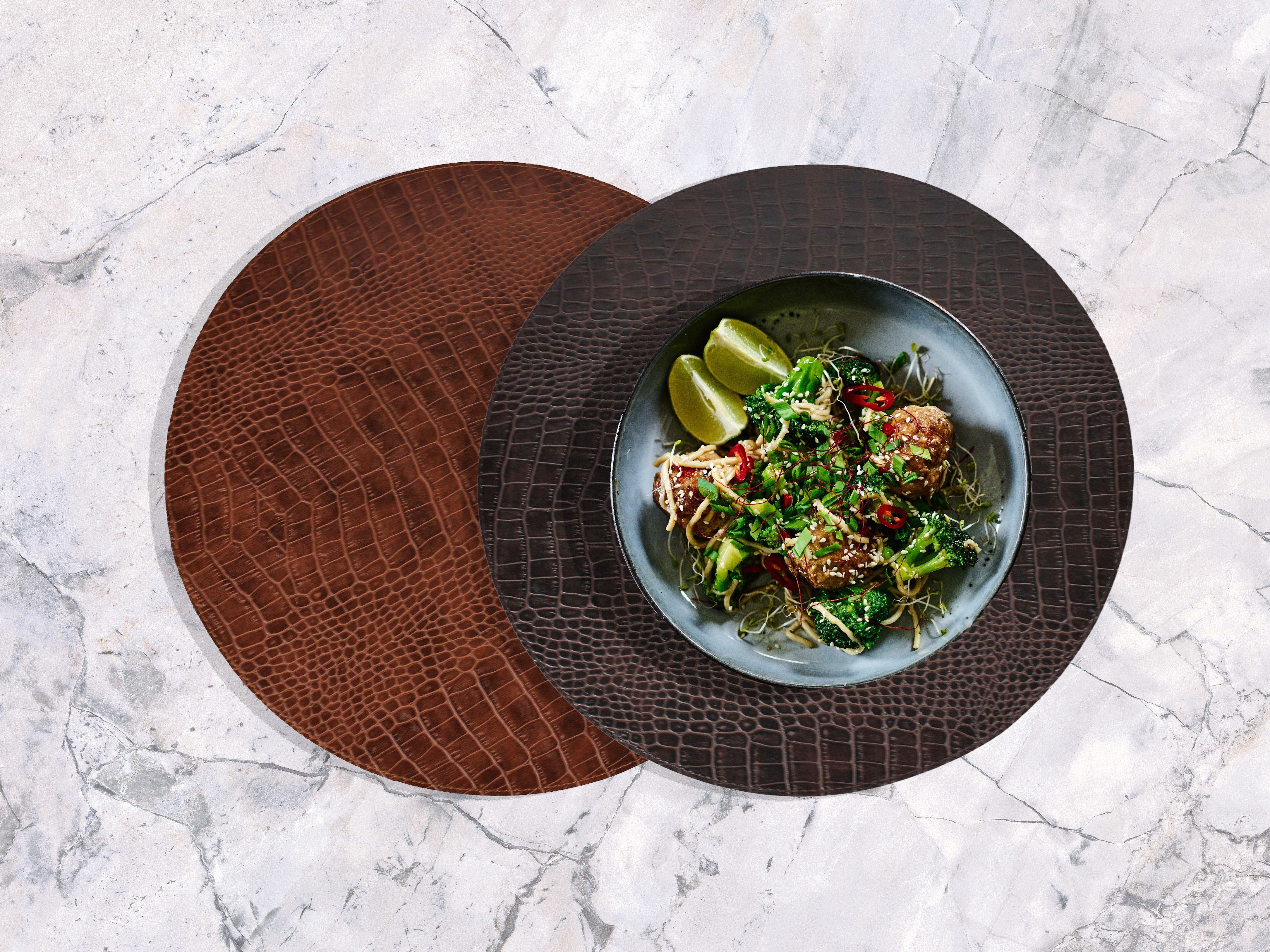 Signature Home Collection Platzset Столовые наборы 6-er Set rund Kroko Leder Imitat zweifarbig, (Set, Tischset 6-er Set Kunstleder 38 x 38 cm), beideseitig verwendbar mit 2 unterschiedlichen Цвета(ов)