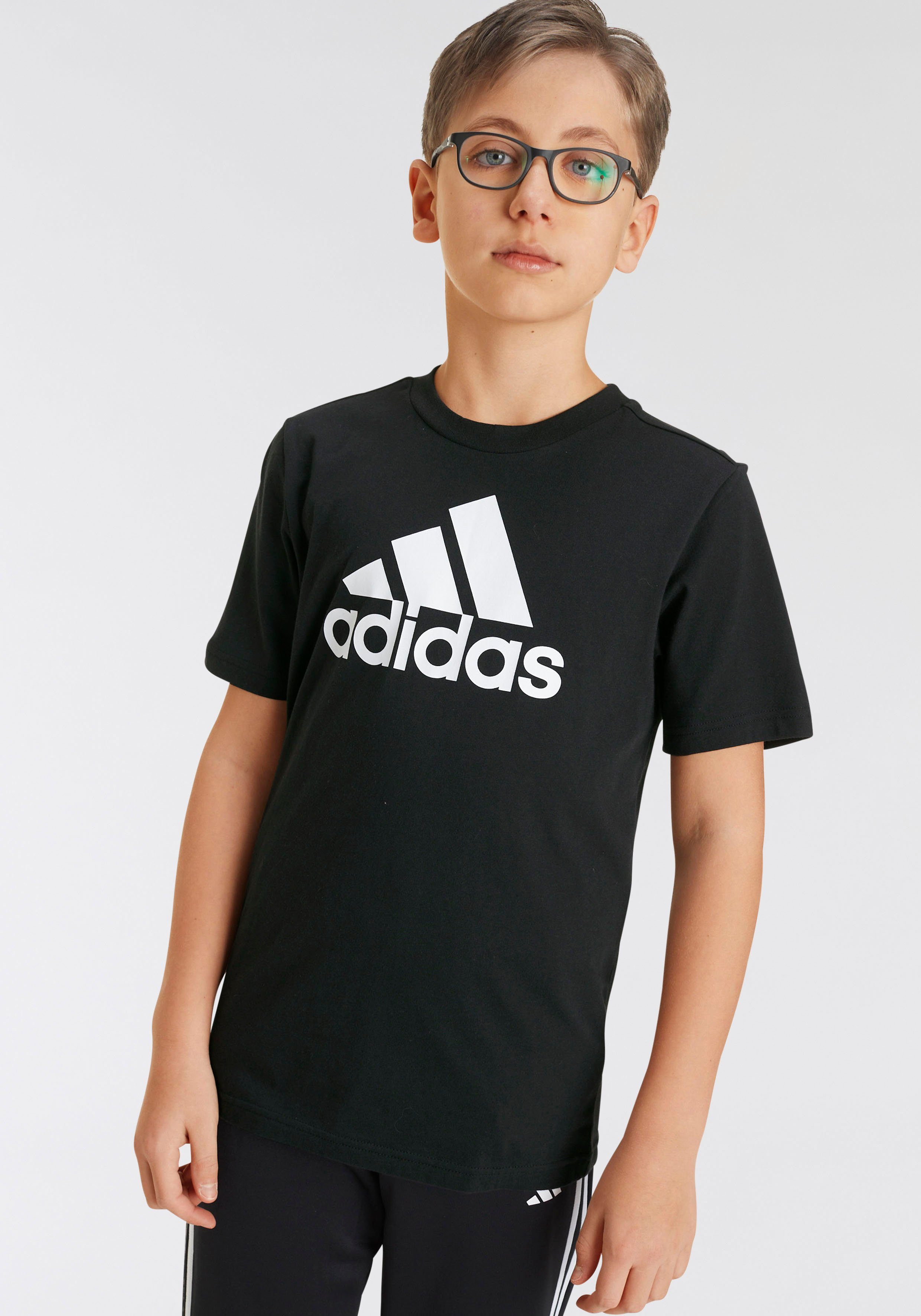 Es ist zu einem supergünstigen Preis im adidas Sportswear T-Shirt U BL Black TEE / White