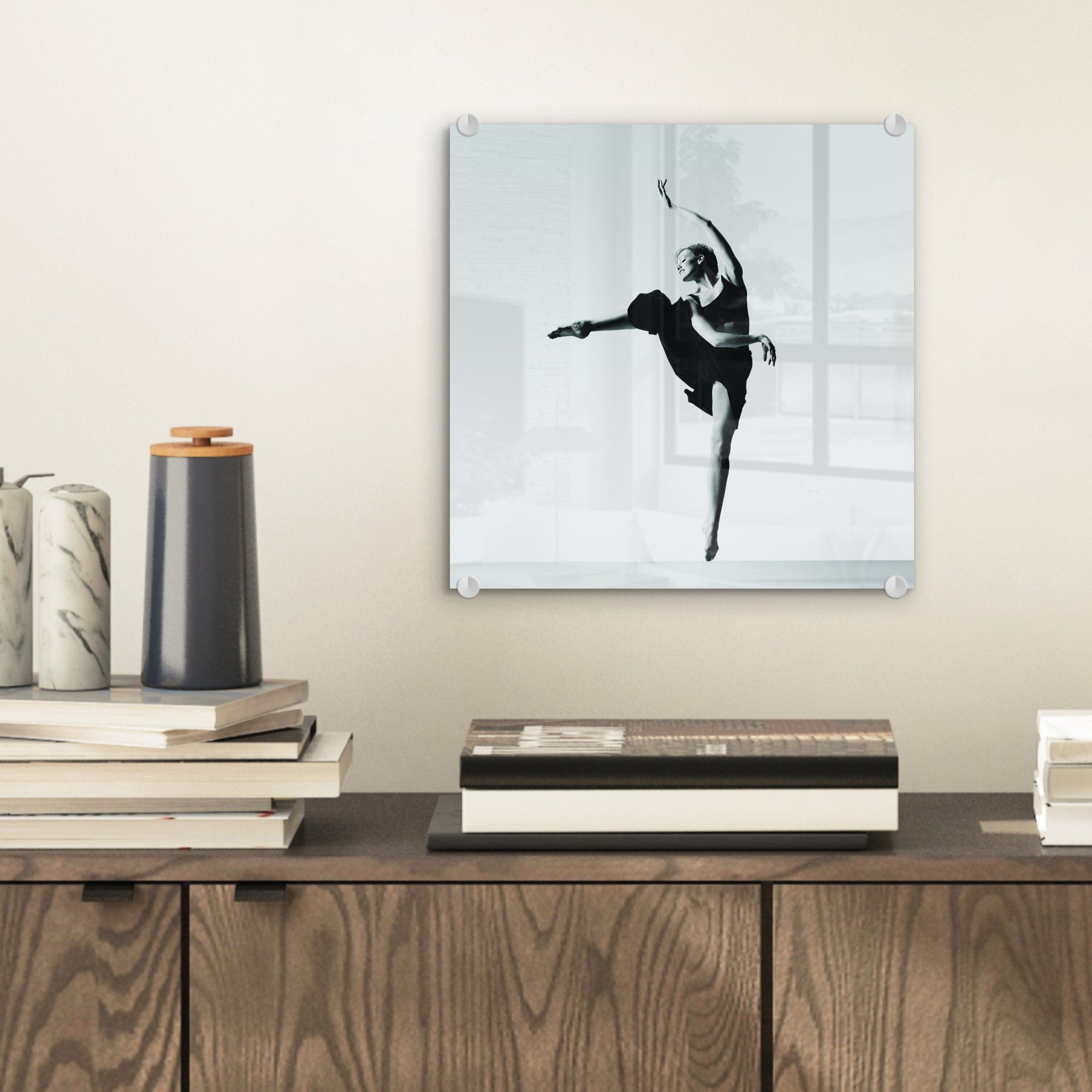 MuchoWow Acrylglasbild in und (1 auf St), Bilder Zehenspitzen Wandbild - Wanddekoration Glas Glasbilder - Ballerina auf Weiß, Glas auf Schwarz Foto 