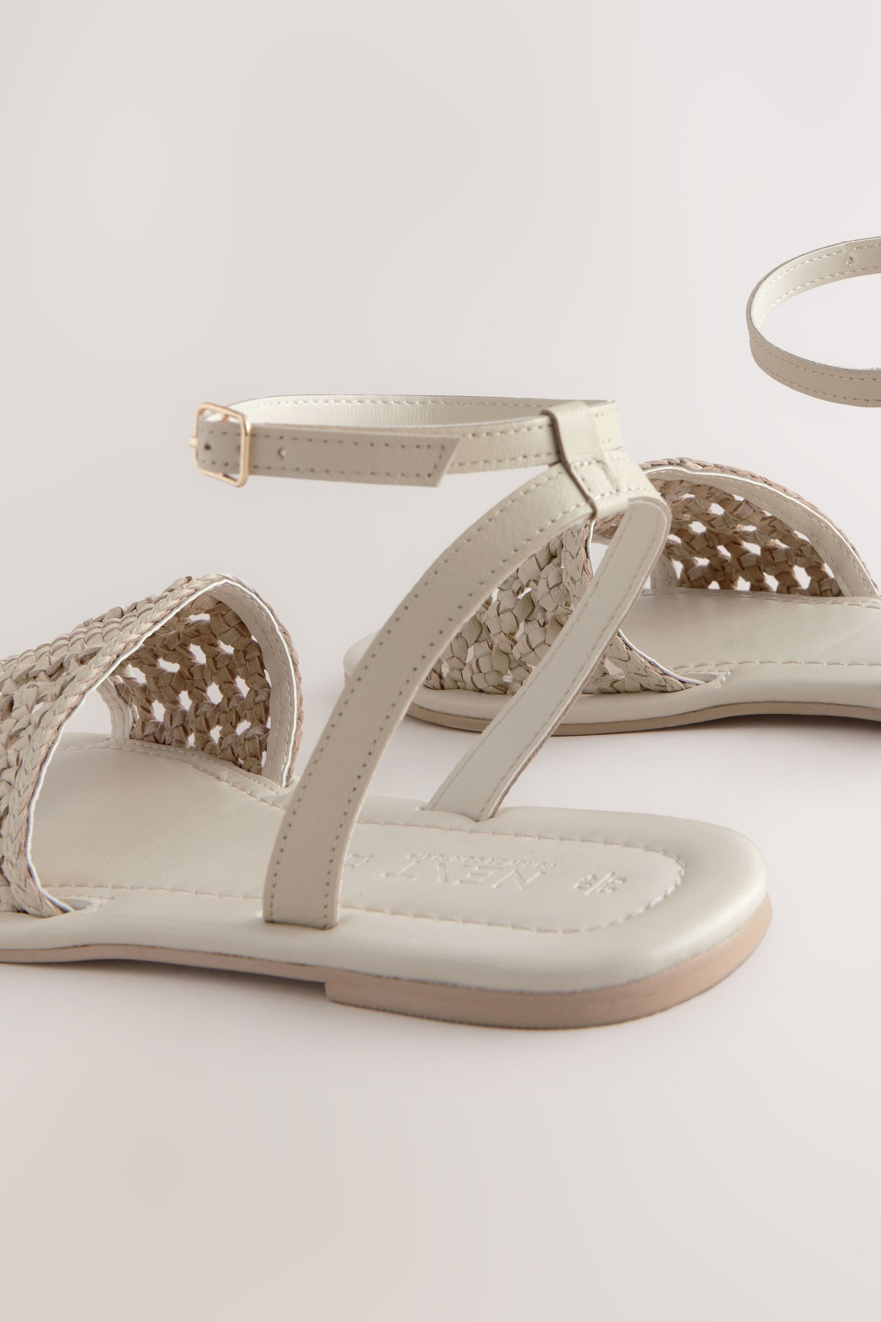 Next Forever Comfort® Flache Sandalen in Flechtoptik Sandale – Bild 2 von 4
